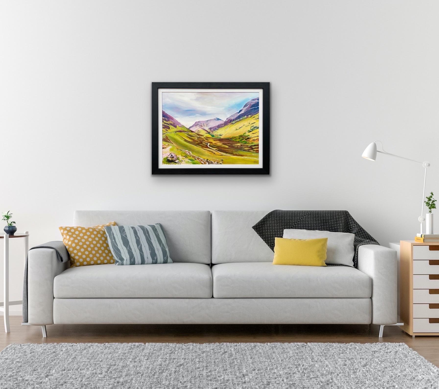 Peinture de paysage abstrait et colorée d'un artiste contemporain des Highlands écossais - Beige Abstract Painting par Angela Wakefield