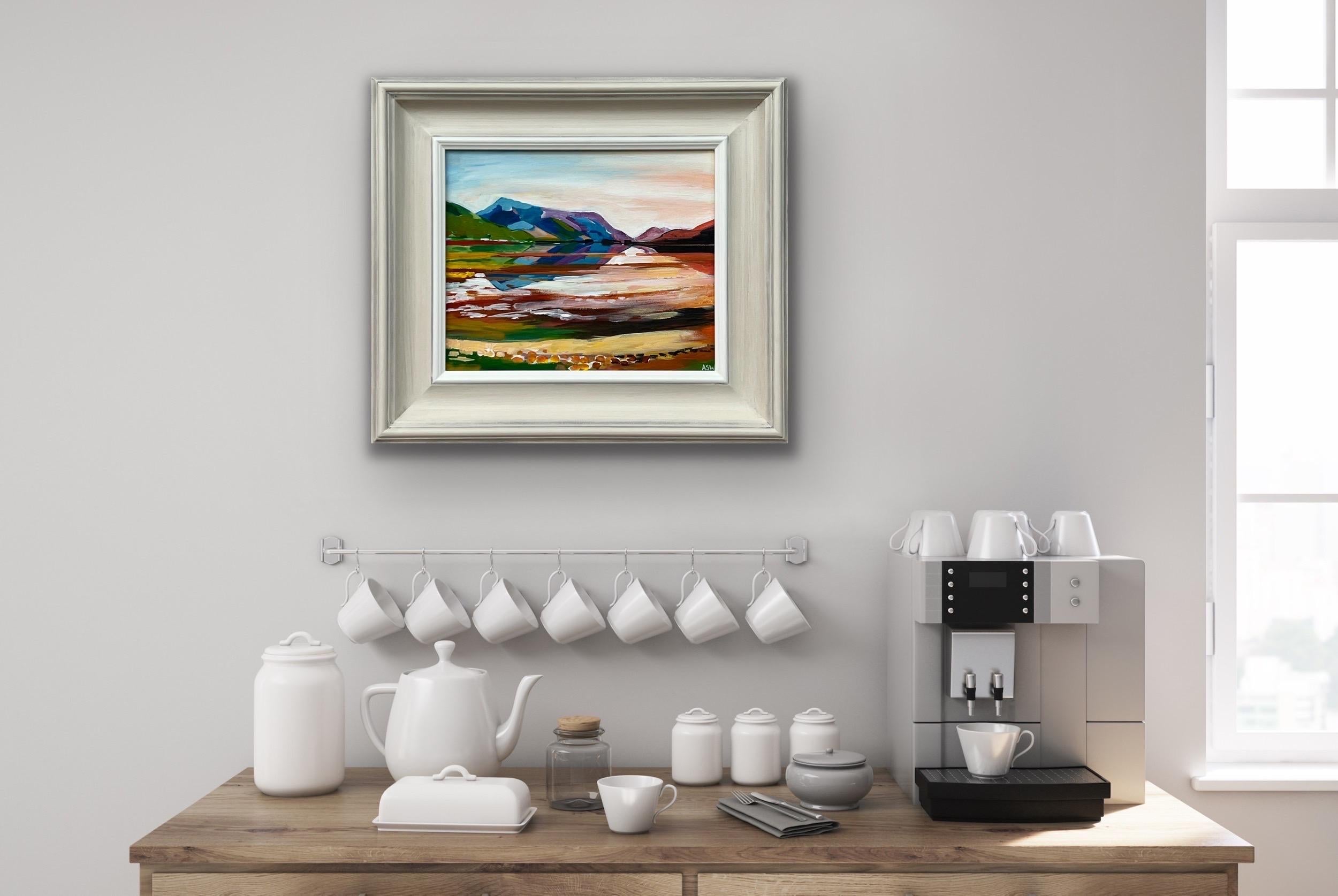 Peinture de paysage colorée des Highlands écossais par un artiste contemporain - Painting de Angela Wakefield