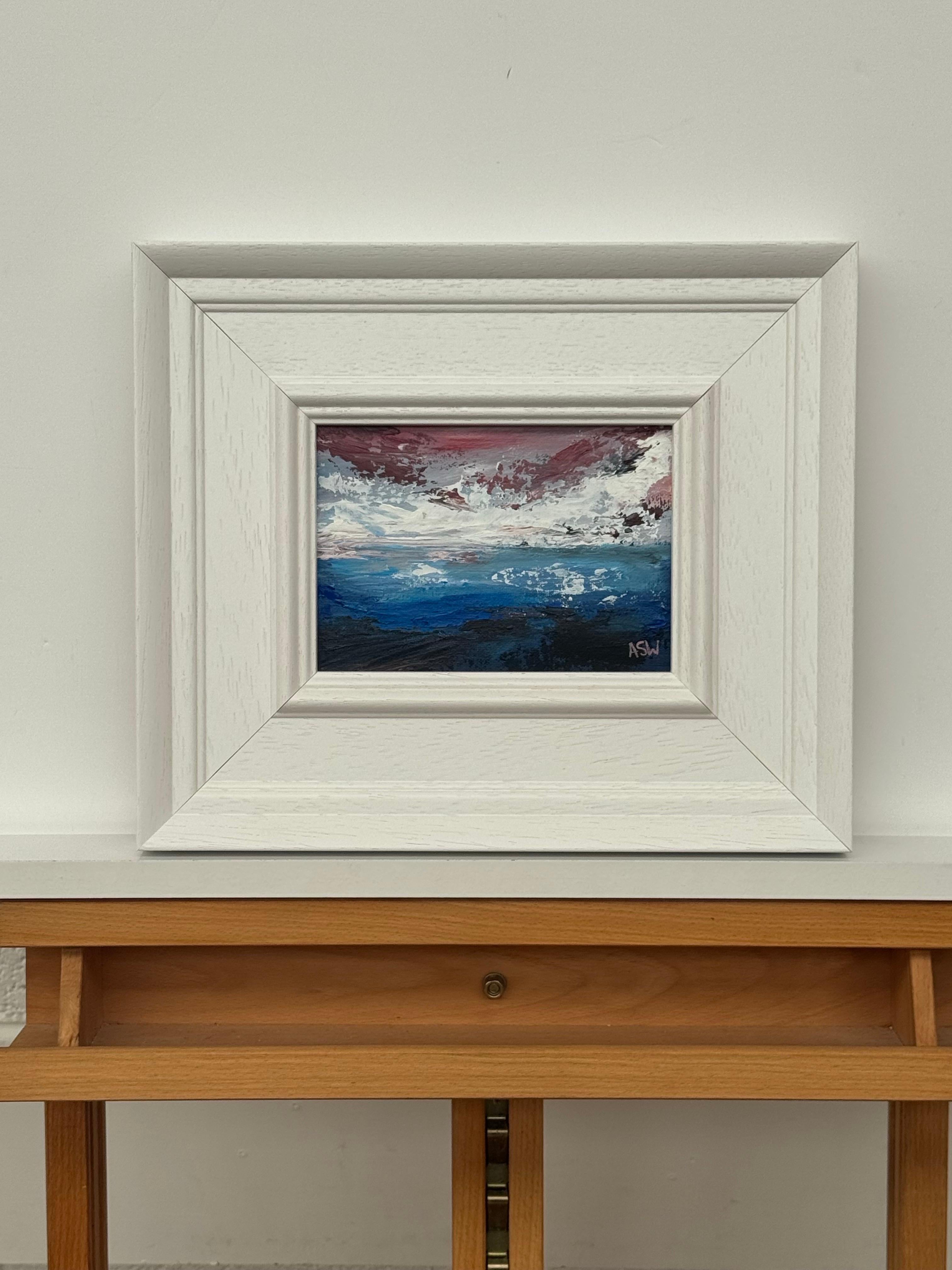 Crimson Horizon - Miniatura astratta di paesaggio marino di un artista contemporaneo - Painting Contemporaneo di Angela Wakefield