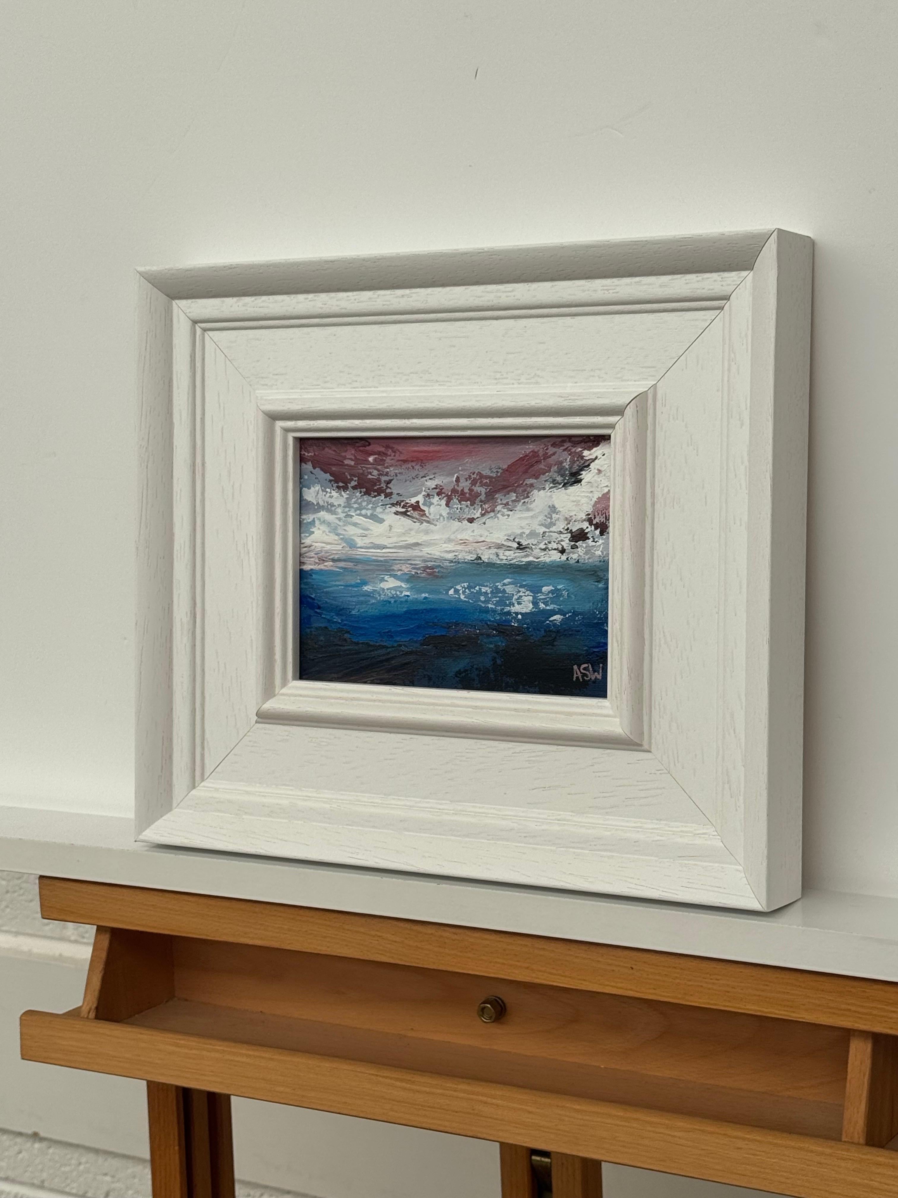 Crimson Horizon - Miniatura astratta di paesaggio marino di un artista contemporaneo - Landscape Painting Grigio di Angela Wakefield