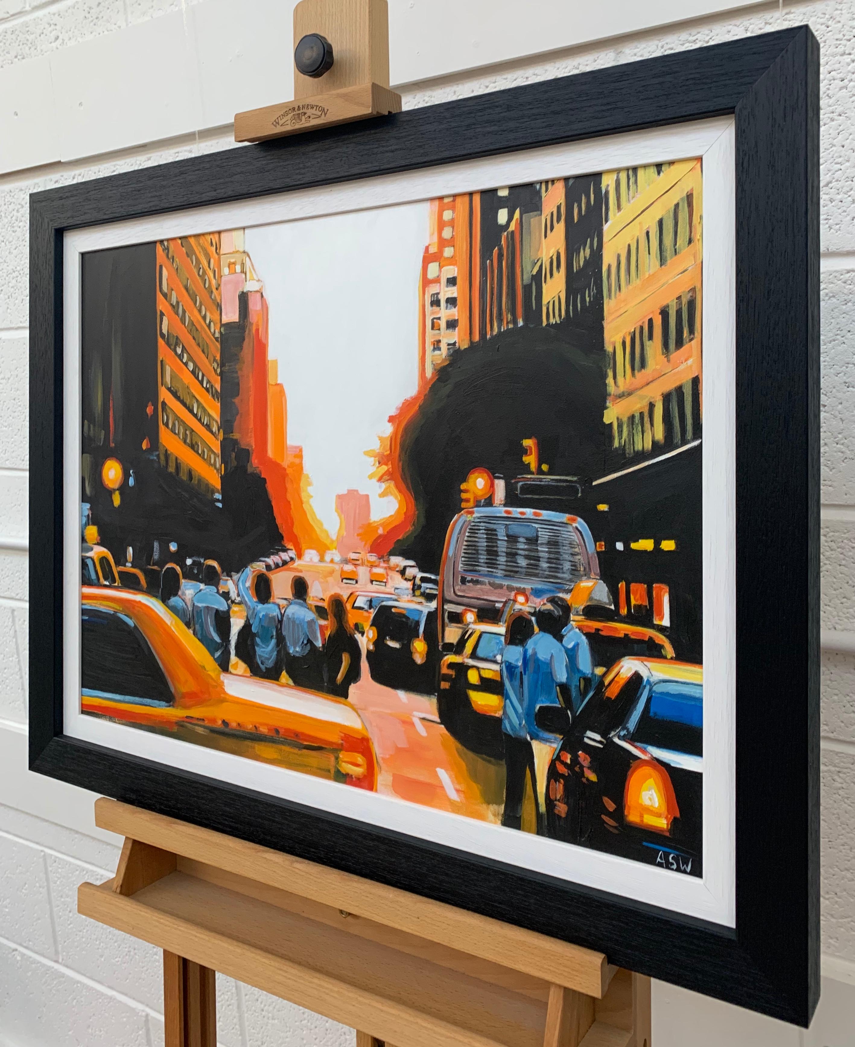 Figuratives Gemälde von Menschen, die den Sonnenuntergang am Manhattan Henge in New York City NYC bewundern, mit dramatischem Licht und Farben von Angela Wakefield, einer führenden britischen Urban Artist. 

Kunst misst 24 x 18 Zoll
Rahmen misst 29