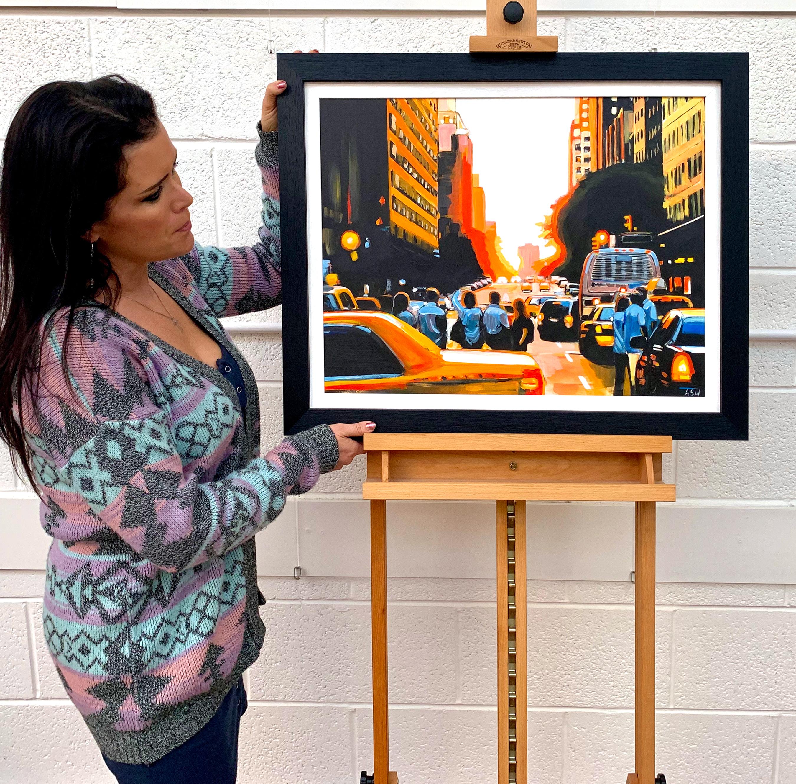 Figures at Manhattan Henge Sunset New York City par le Leading British Urban Artist - Painting de Angela Wakefield