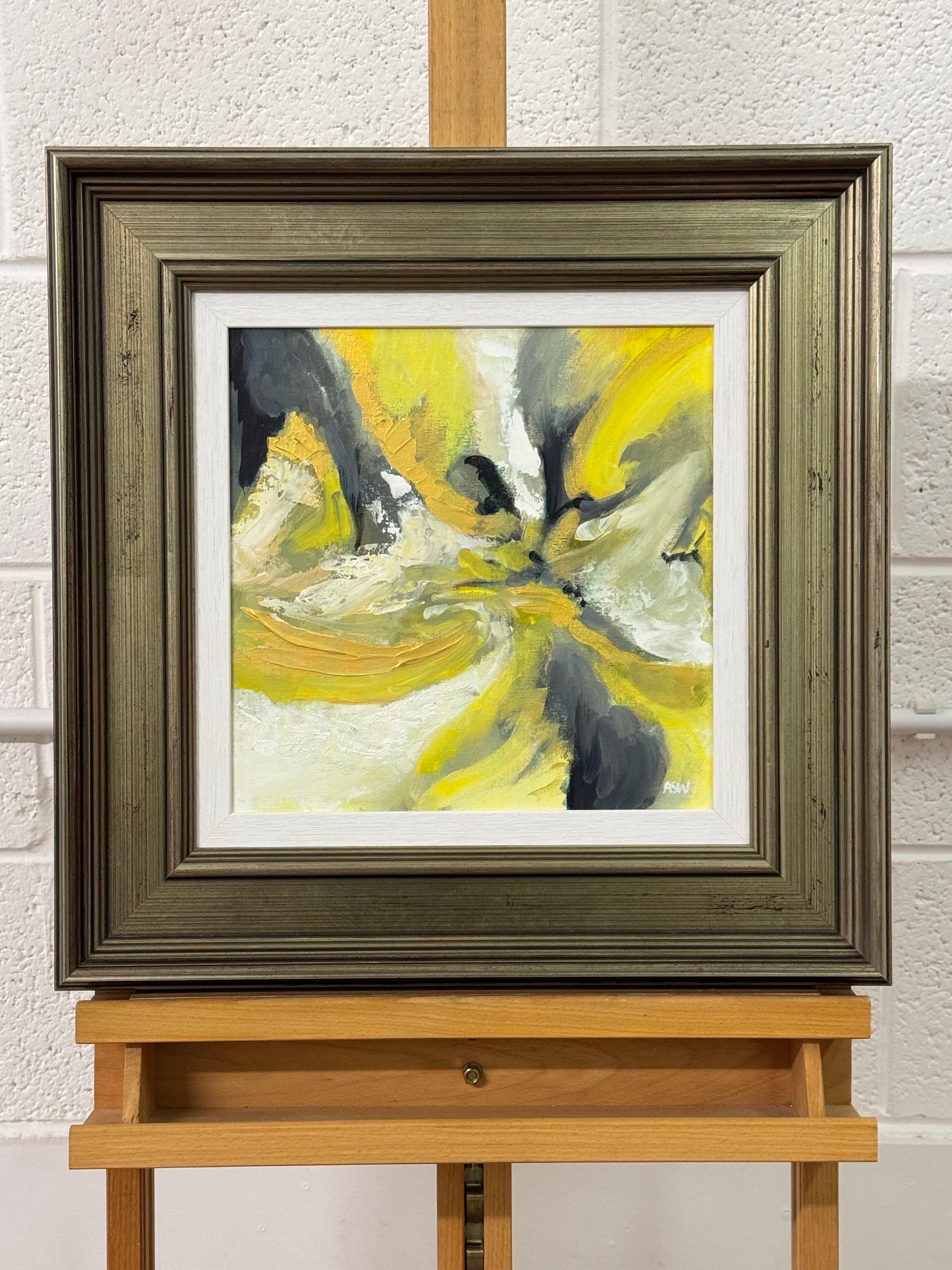 Arte abstracto dorado, amarillo y negro en un marco de bronce de la destacada artista británica contemporánea Angela Wakefield 

El arte mide 30 x 30 cm 
El marco mide 20 x 20 pulgadas 

Angela Wakefield ha aparecido dos veces en la portada de 