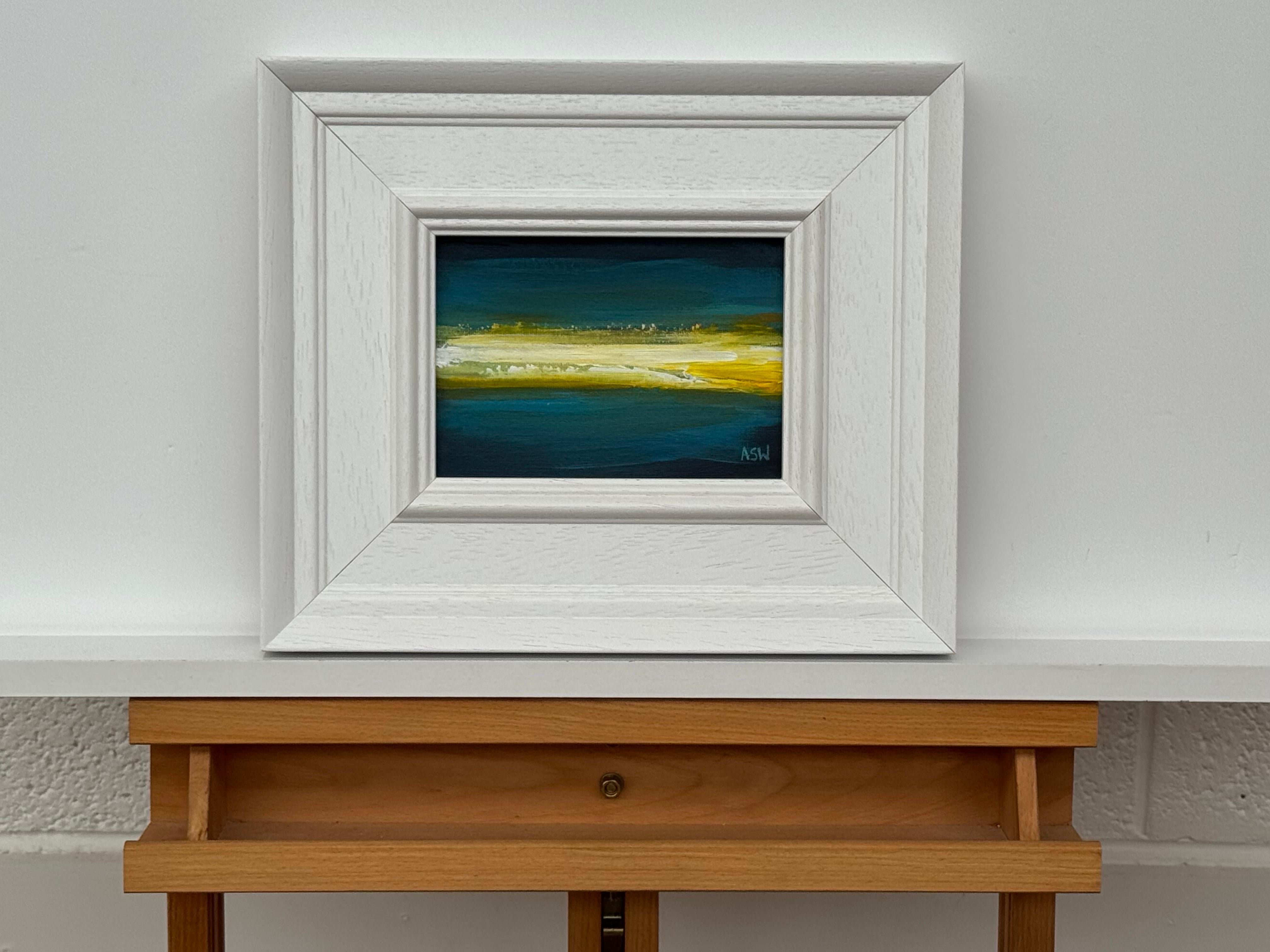 Horizonte Dorado - Estudio de Arte Paisaje Abstracto en Miniatura por Artista Contemporáneo - Landscape Painting Gris de Angela Wakefield
