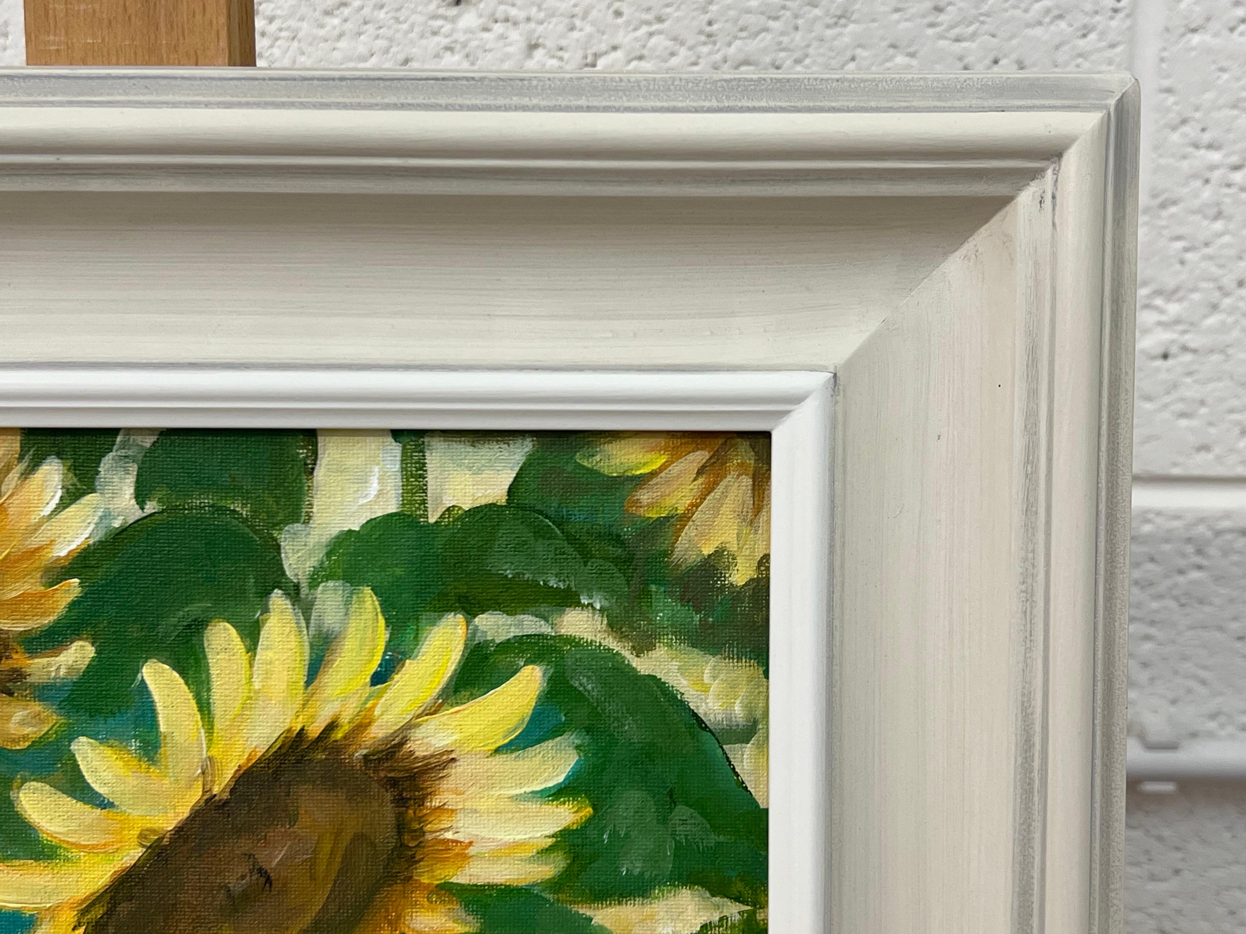 Goldgelbe Sonnenblumen Studie auf grünem Hintergrund von Contemporary Artist im Angebot 3