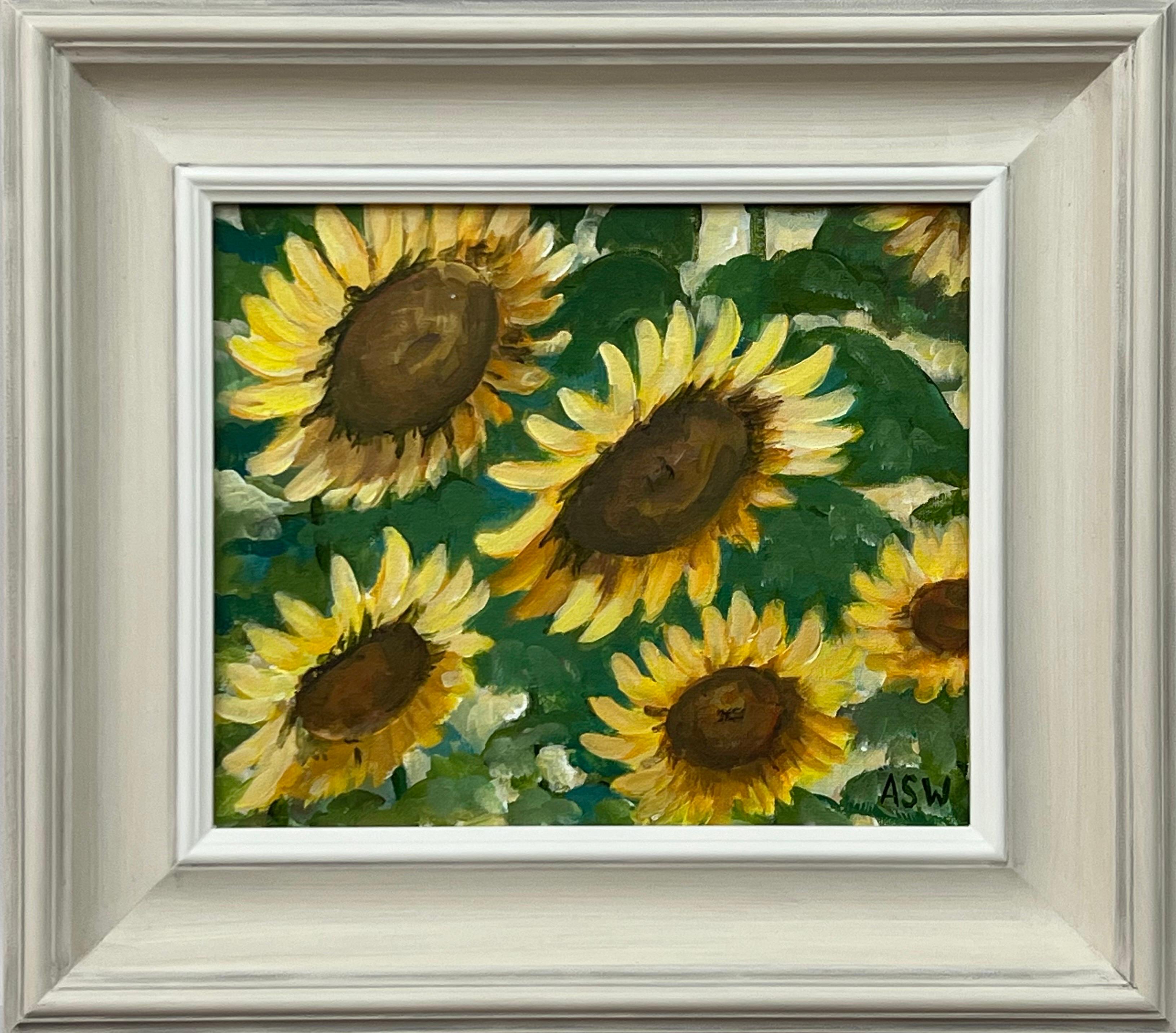 Angela Wakefield Still-Life Painting – Goldgelbe Sonnenblumen Studie auf grünem Hintergrund von Contemporary Artist
