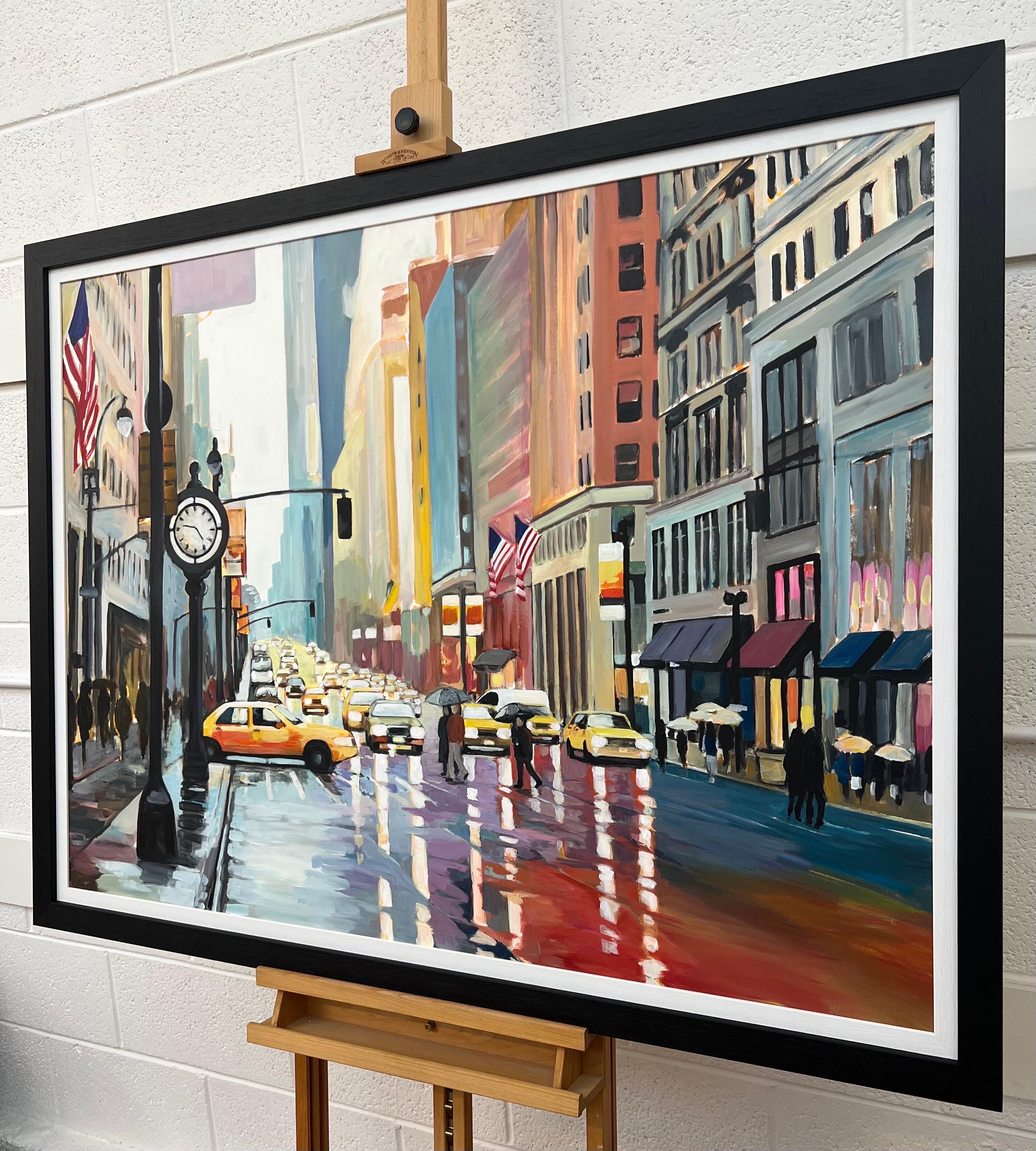 Grande peinture originale d'une scène classique de la ville de New York des années 1990 sous la pluie, avec des taxis jaunes, des voitures et des personnages, par l'artiste britannique Angela Wakefield, spécialiste des paysages urbains. Il s'agit