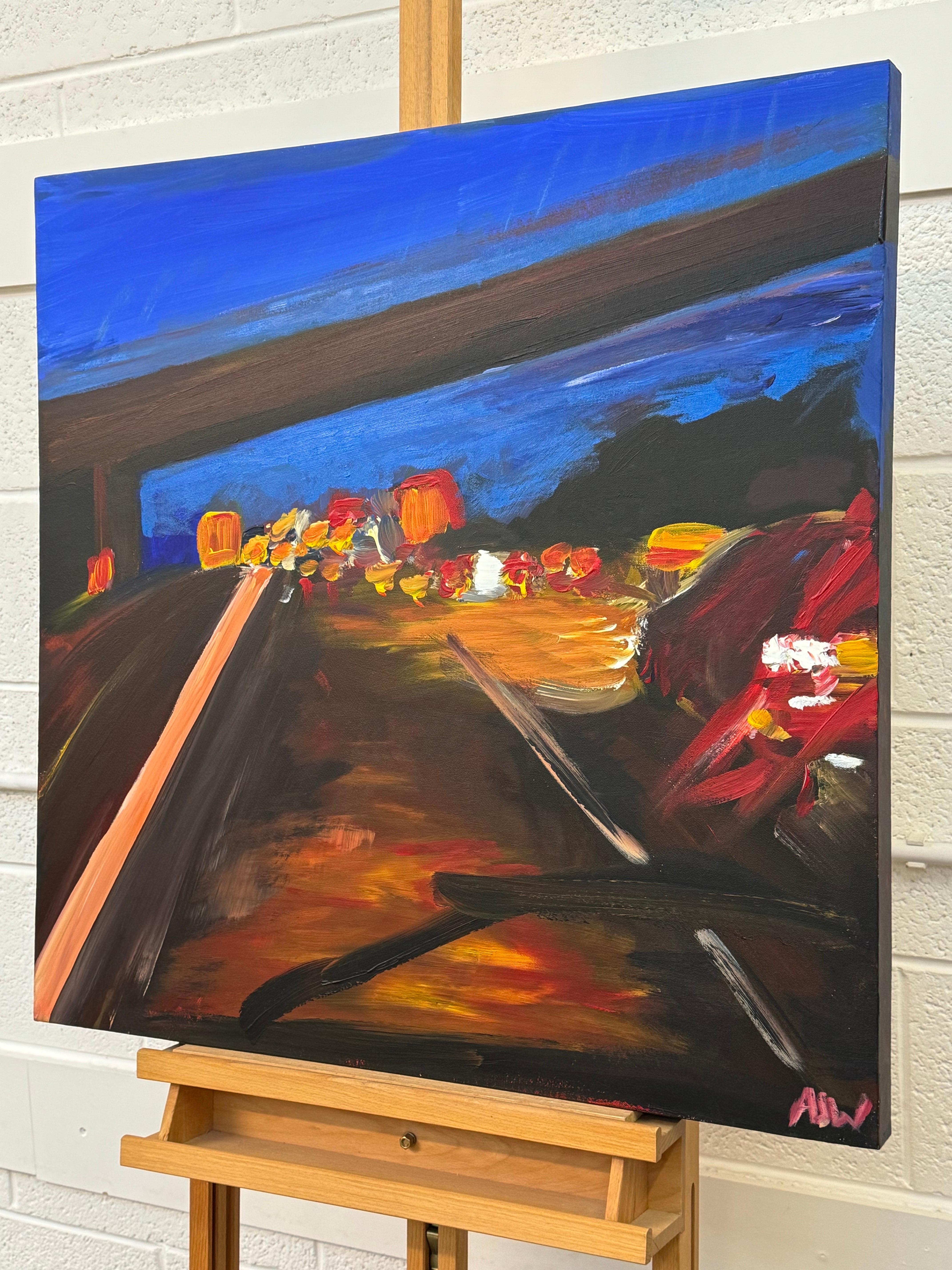 M6 Motorway in England - ein seltenes, frühes, von der Kritik gefeiertes, ausdrucksstarkes Gemälde der zeitgenössischen Künstlerin Angela Wakefield 

Kunst misst 30 x 30 Zoll (Box Leinwand, ungerahmt) 

Angela Wakefield war zweimal auf dem