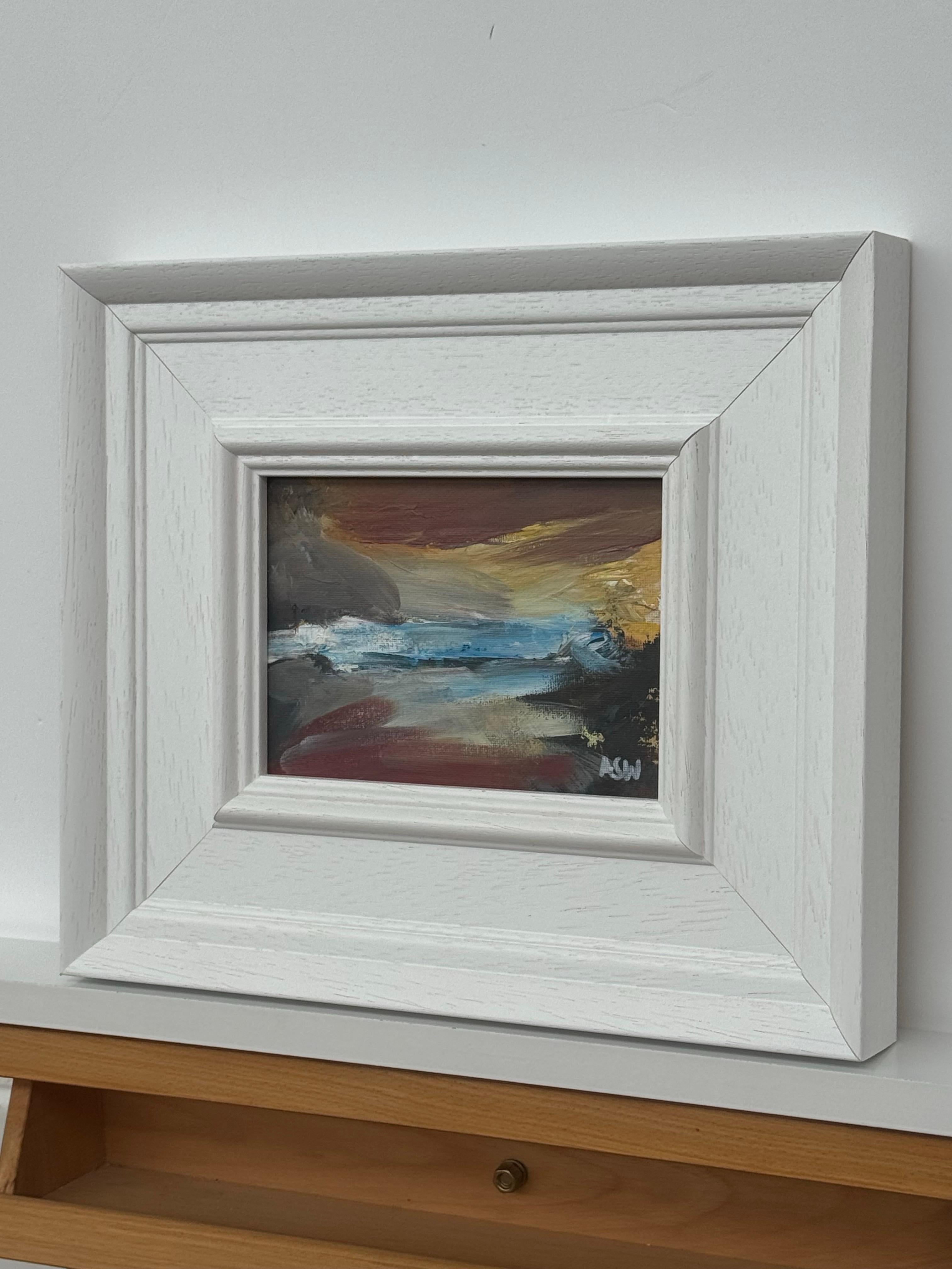 Abstrakte Miniatur-Landschaftsstudie eines zeitgenössischen Künstlers (Grau), Landscape Painting, von Angela Wakefield