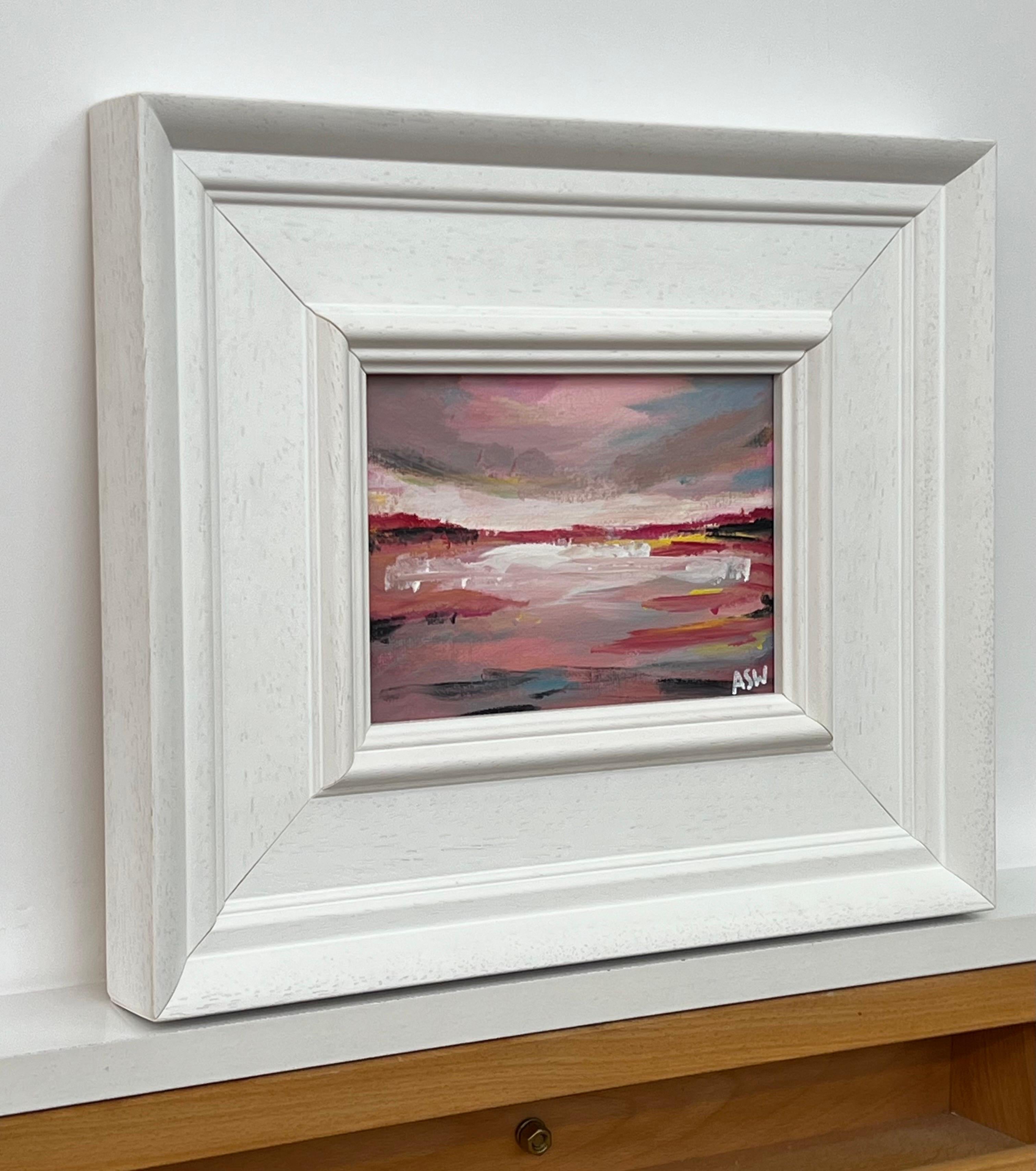 Miniatura di pittura astratta con studio di rosa dell'artista britannico contemporaneo - Painting di Angela Wakefield