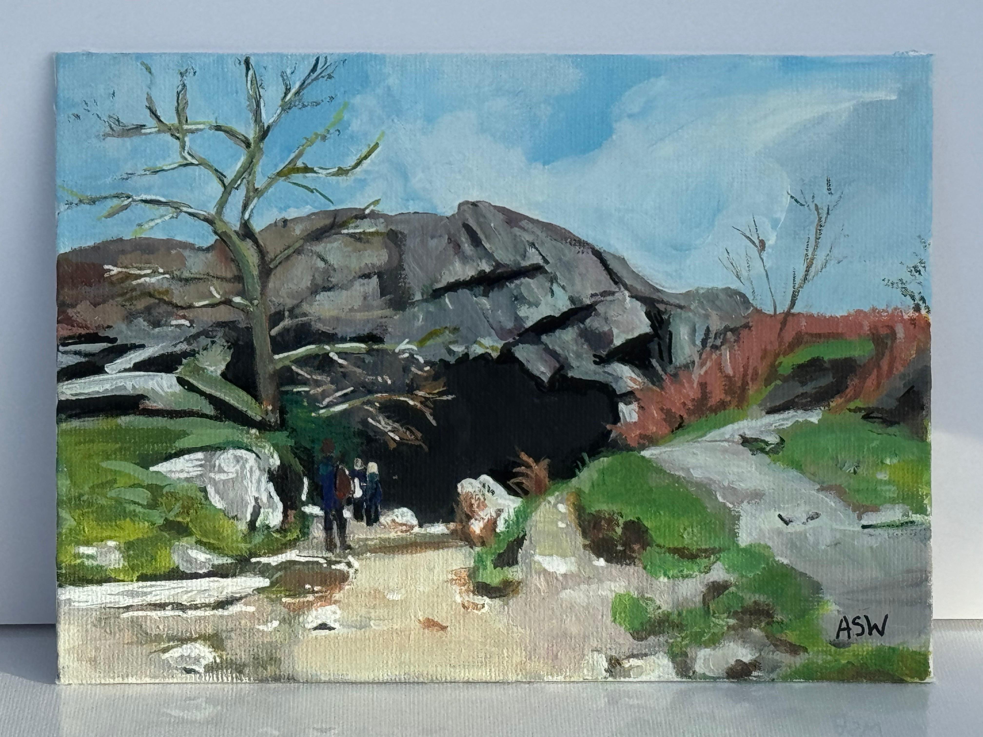 Paesaggio in miniatura delle grotte di Rydal sul Loughrigg Fell nel Lake District in Inghilterra - Landscape Painting Grigio di Angela Wakefield