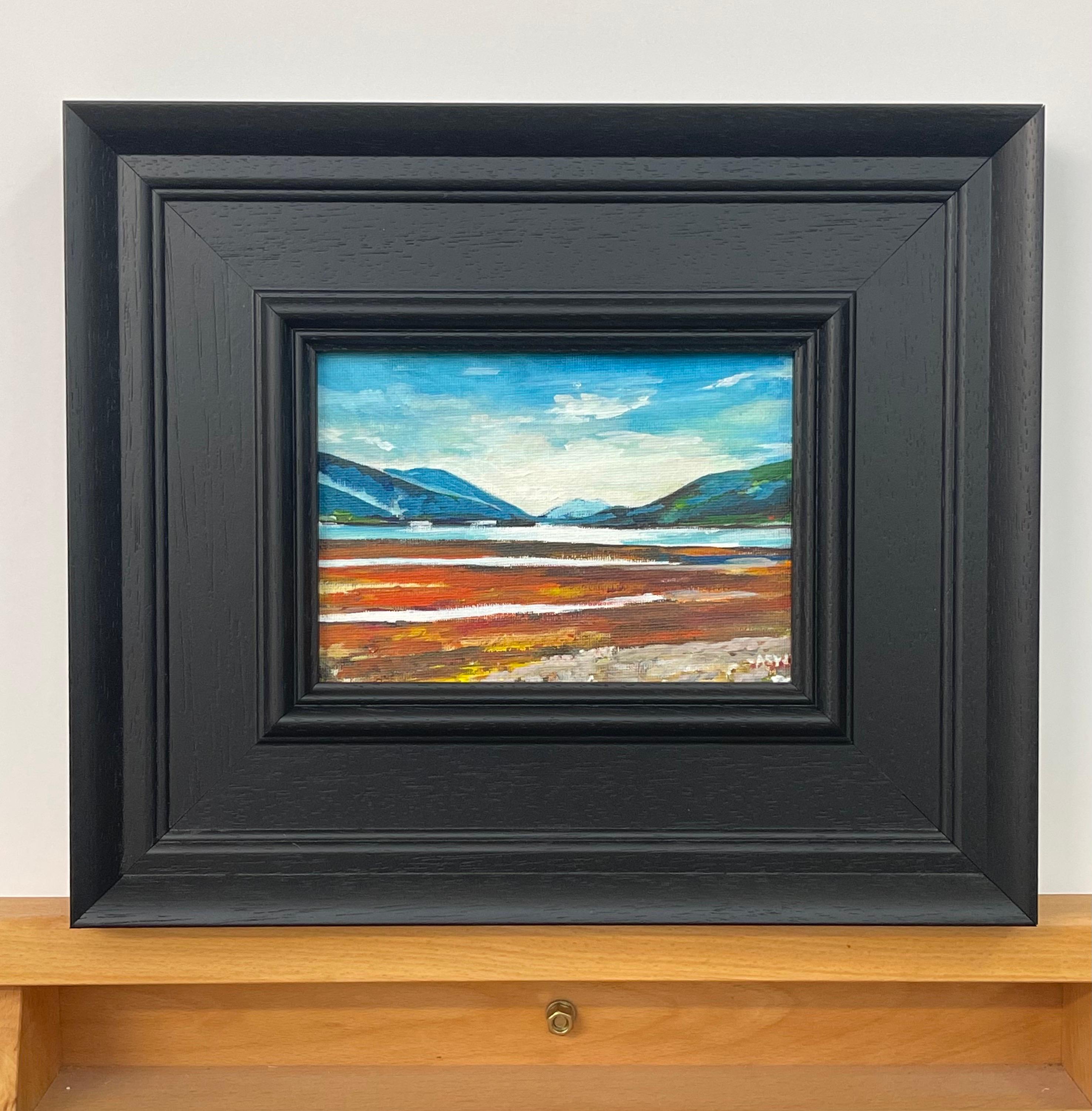 Estudio de paisaje en miniatura de las Tierras Altas de Escocia por un artista británico contemporáneo - Abstract Painting Negro de Angela Wakefield