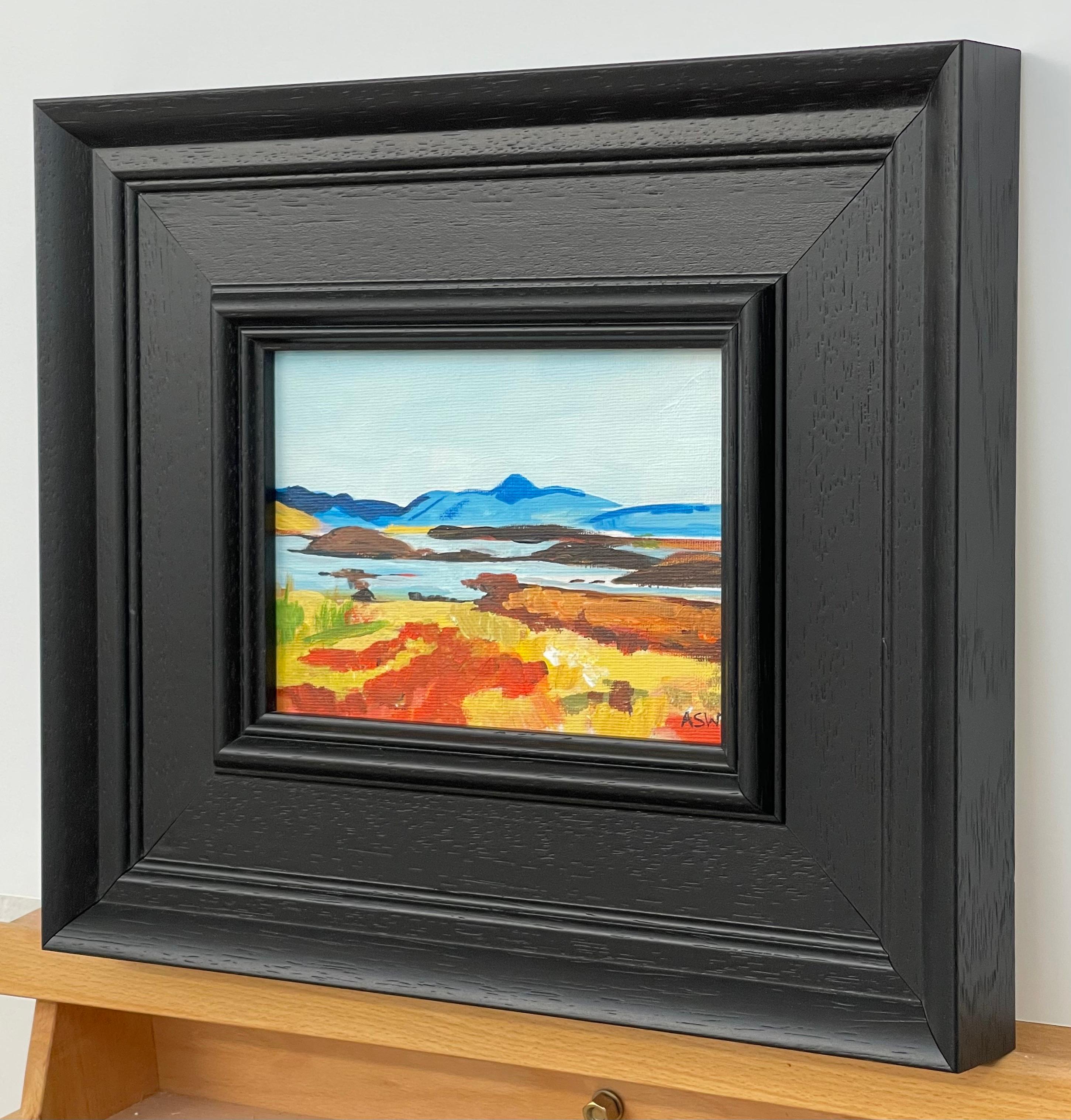 Étude de paysage miniature des Highlands écossais par un artiste britannique contemporain - Noir Landscape Painting par Angela Wakefield