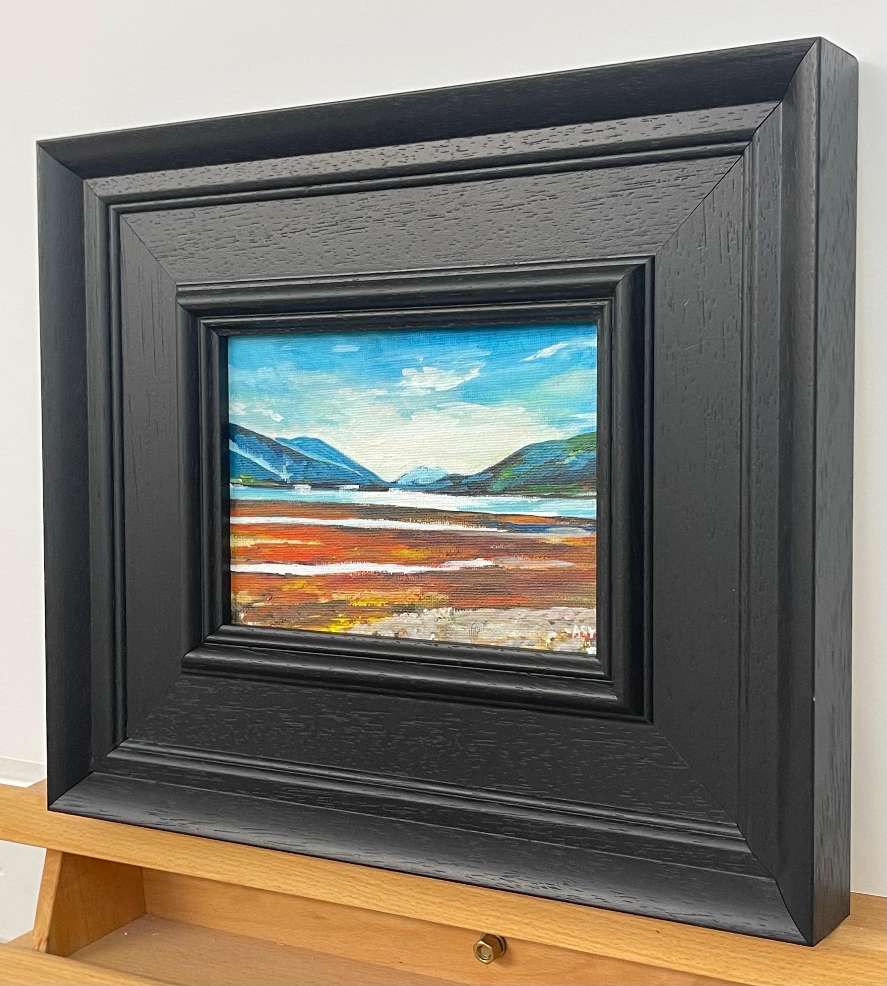 Paisaje en miniatura de las Tierras Altas de Escocia, obra de la artista británica contemporánea Angela Wakefield

El arte mide 15 x 15 cm
El marco mide 12 x 10 pulgadas 

Angela Wakefield ha sido portada en dos ocasiones de 