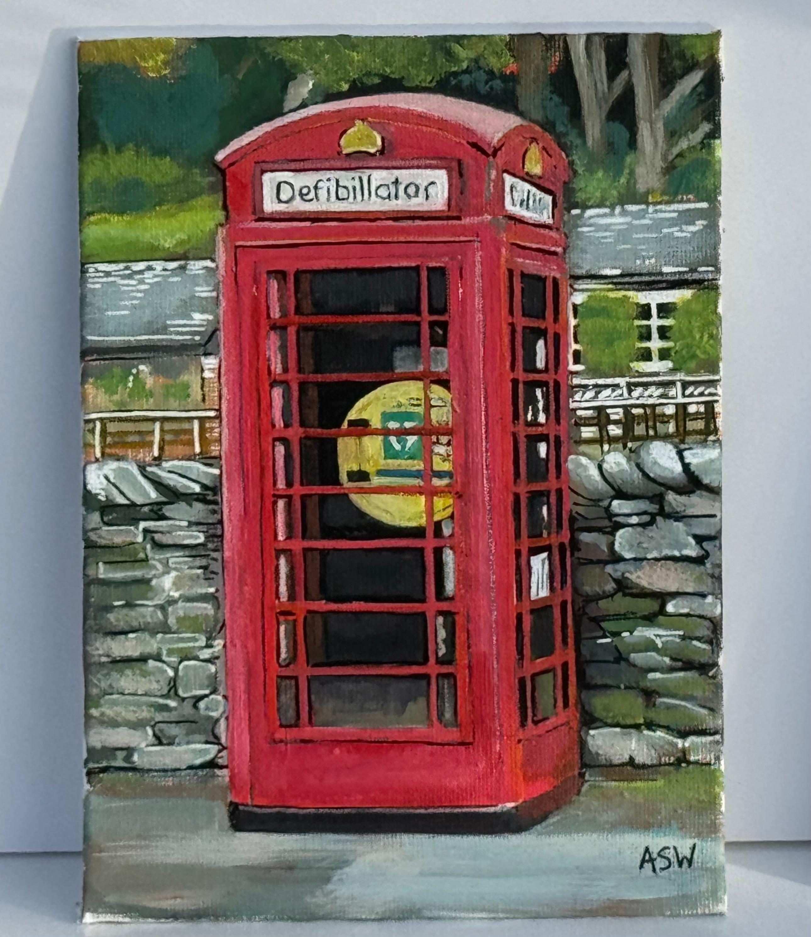Pintura en miniatura de una cabina telefónica en el pueblo de Grasmere, en el Distrito de los Lagos, Inglaterra - Painting Contemporáneo de Angela Wakefield