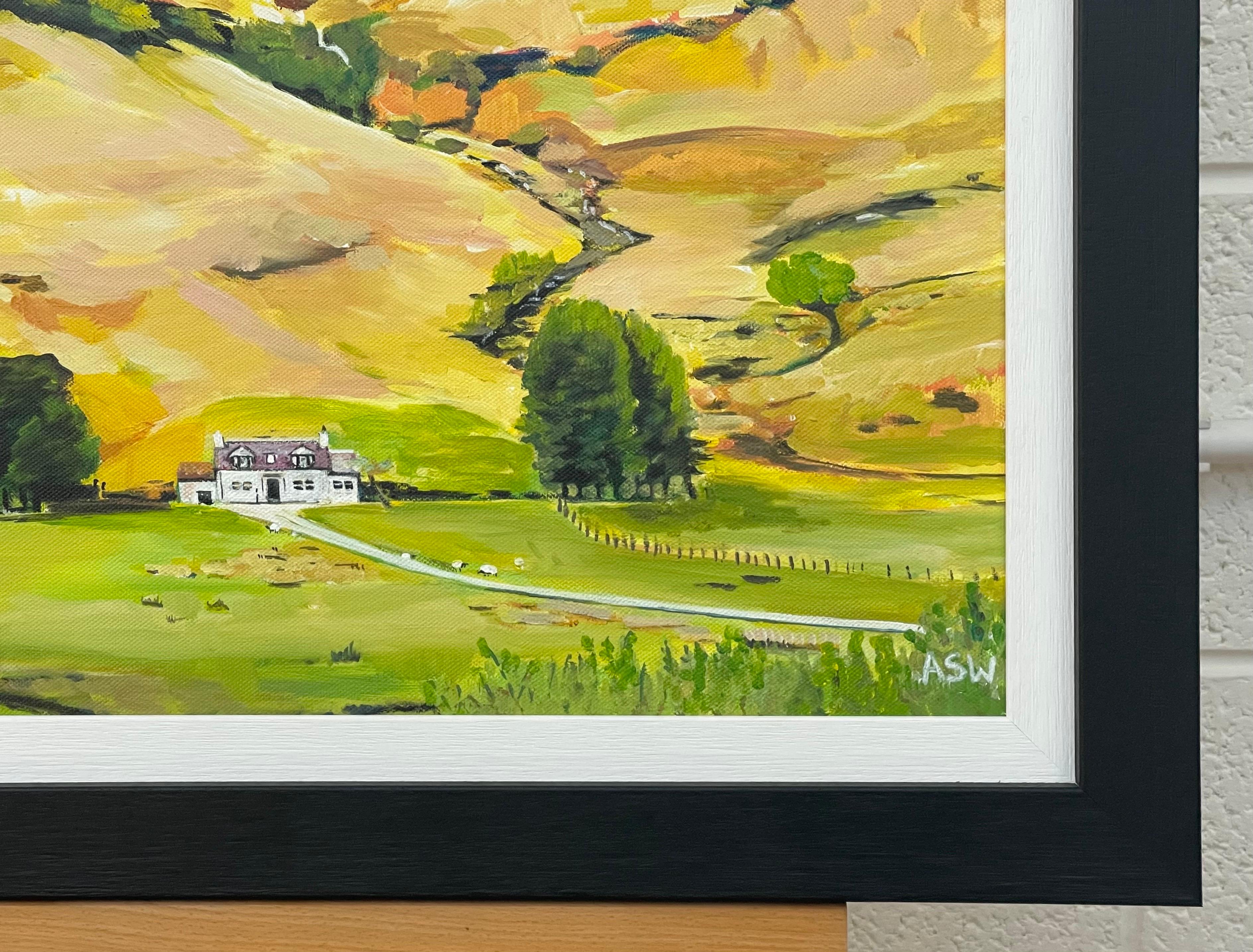 Peinture abstraite colorée d'un paysage des Highlands écossais par Angela Wakefield, artiste britannique contemporaine de premier plan 

L'œuvre d'art mesure 24 x 24 pouces 
Le cadre mesure 29 x 29 pouces 

Cette peinture vibrante capture