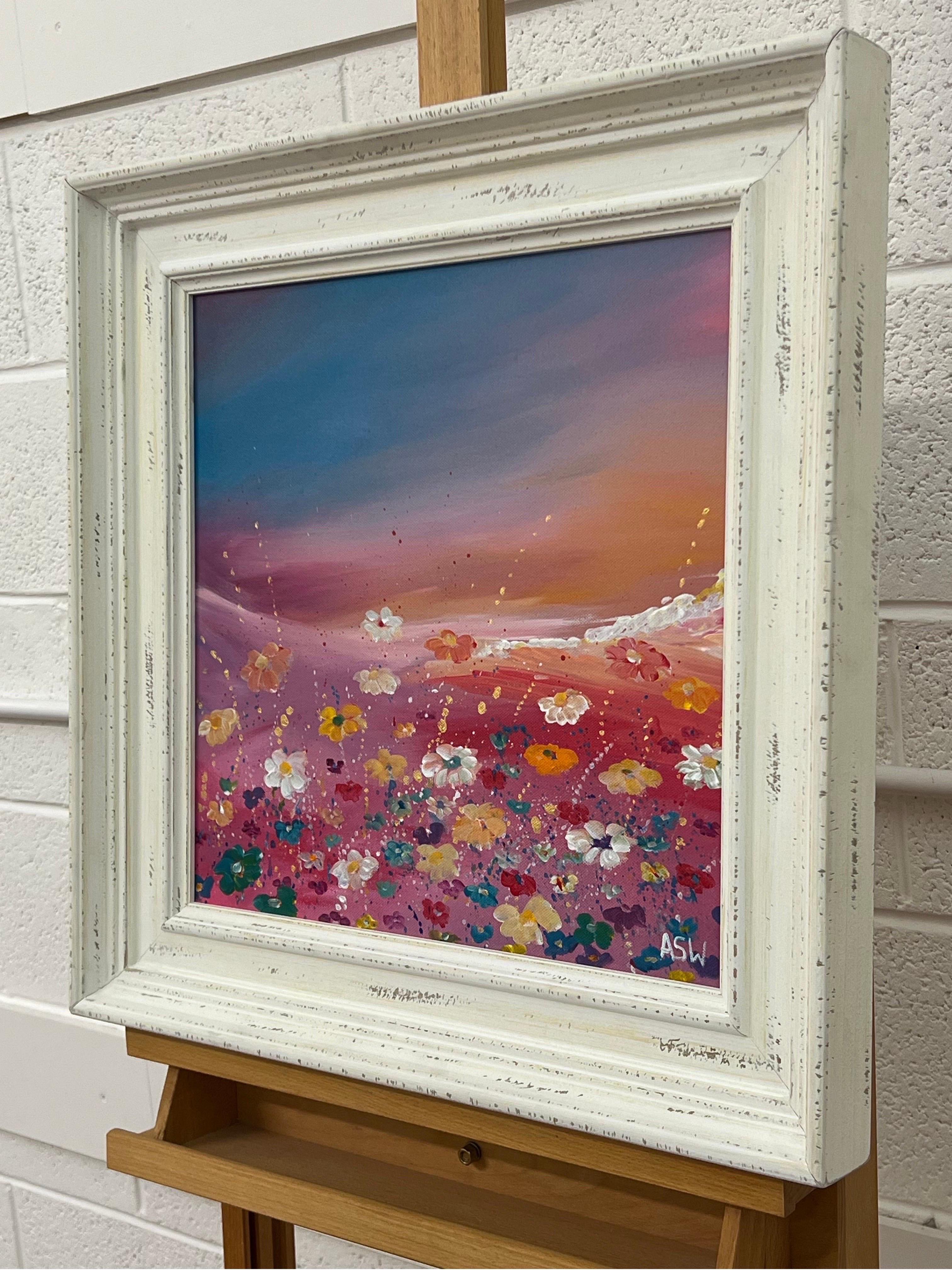 Mehrfarbige Wildblumen auf türkisem und rosa Hintergrund von der zeitgenössischen Künstlerin Angela Wakefield. Dies ist eine verträumte Landschaft mit abstrakten Blumen auf einer Wiese an einem Hang. 

Kunst misst 16 x 16 Zoll
Rahmen misst 22 x 22