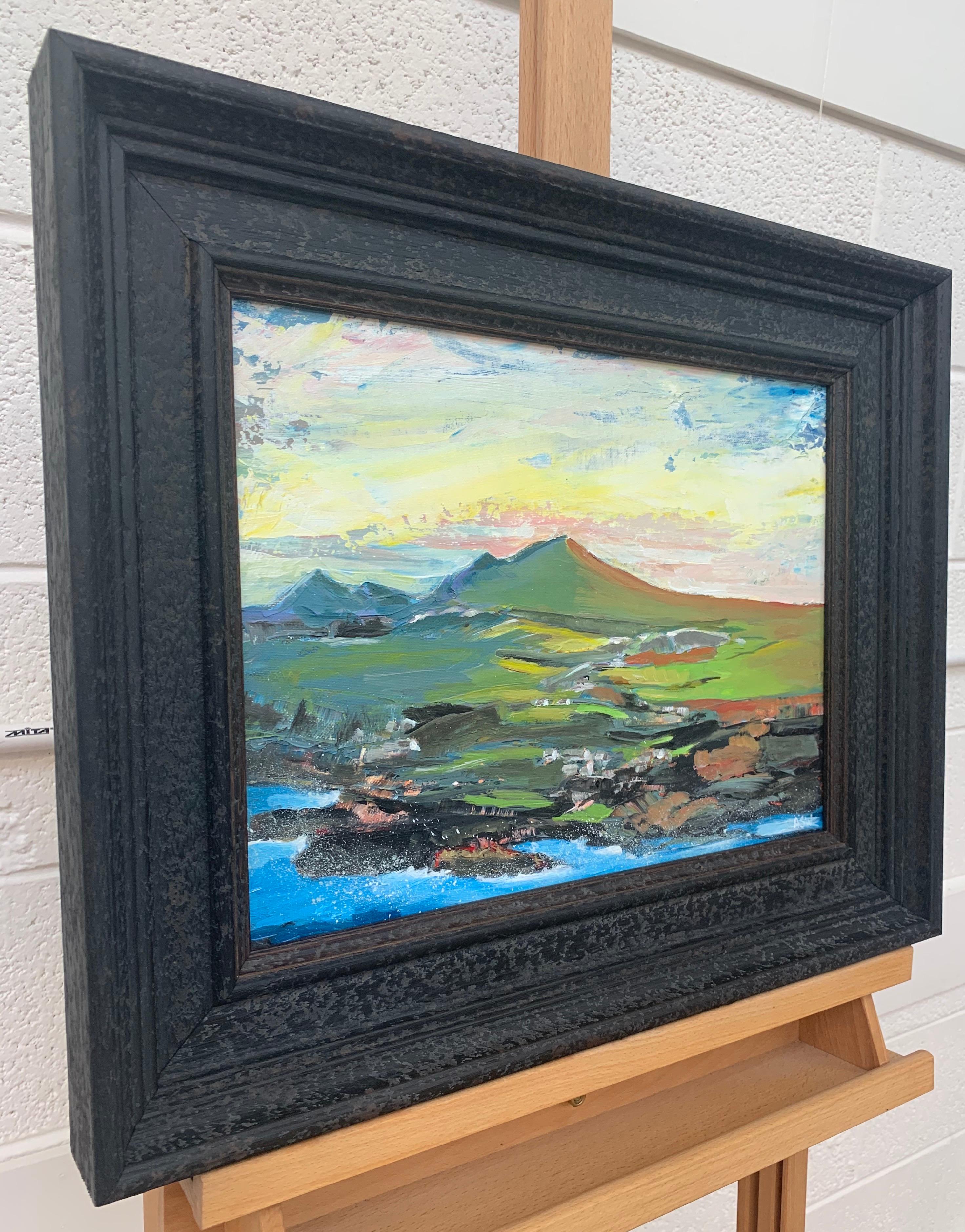 Paisaje abstracto original de las Tierras Altas de Escocia por un artista británico - Painting de Angela Wakefield