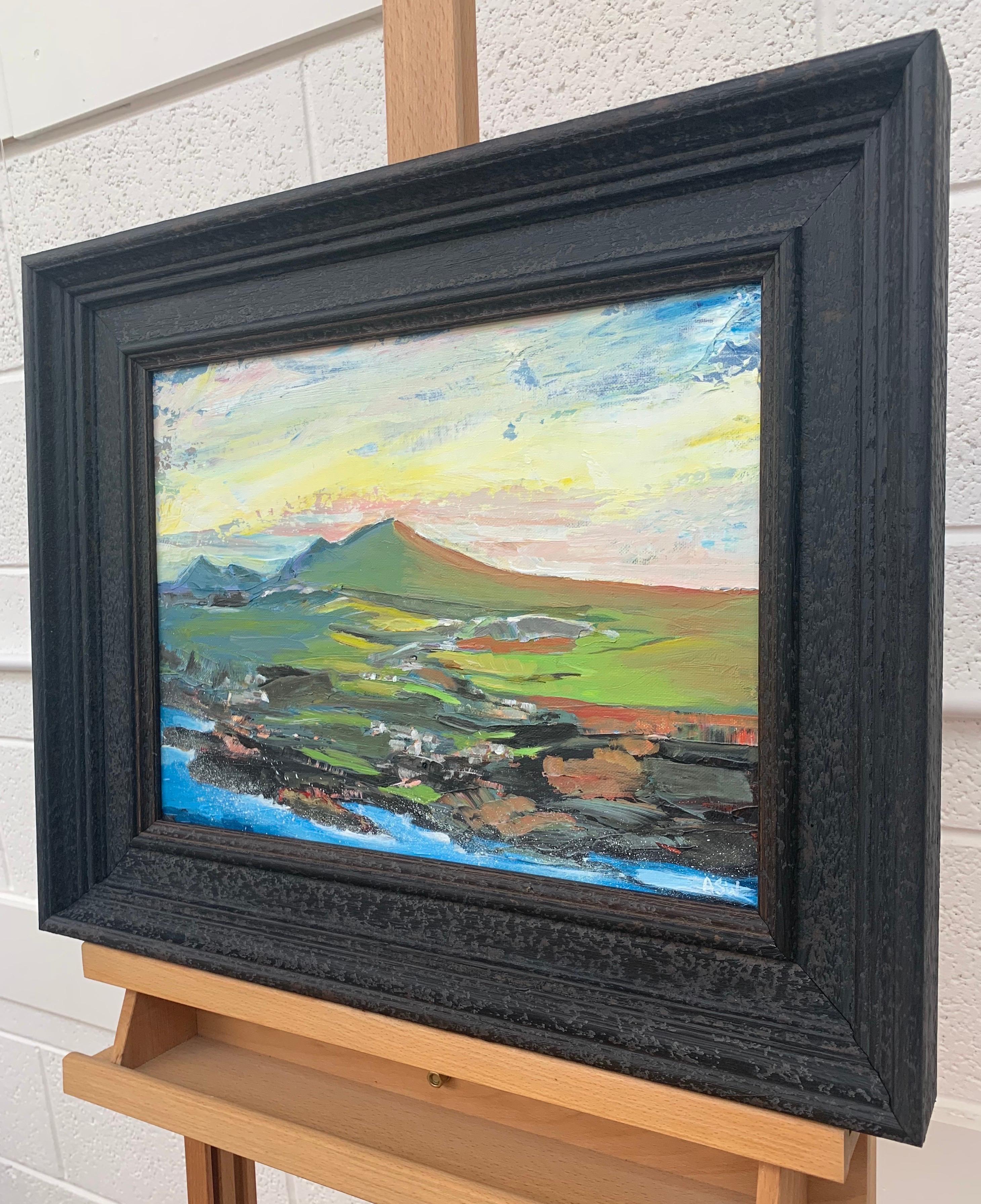 Paisaje abstracto original de las Tierras Altas de Escocia por un artista británico - Landscape Painting Negro de Angela Wakefield