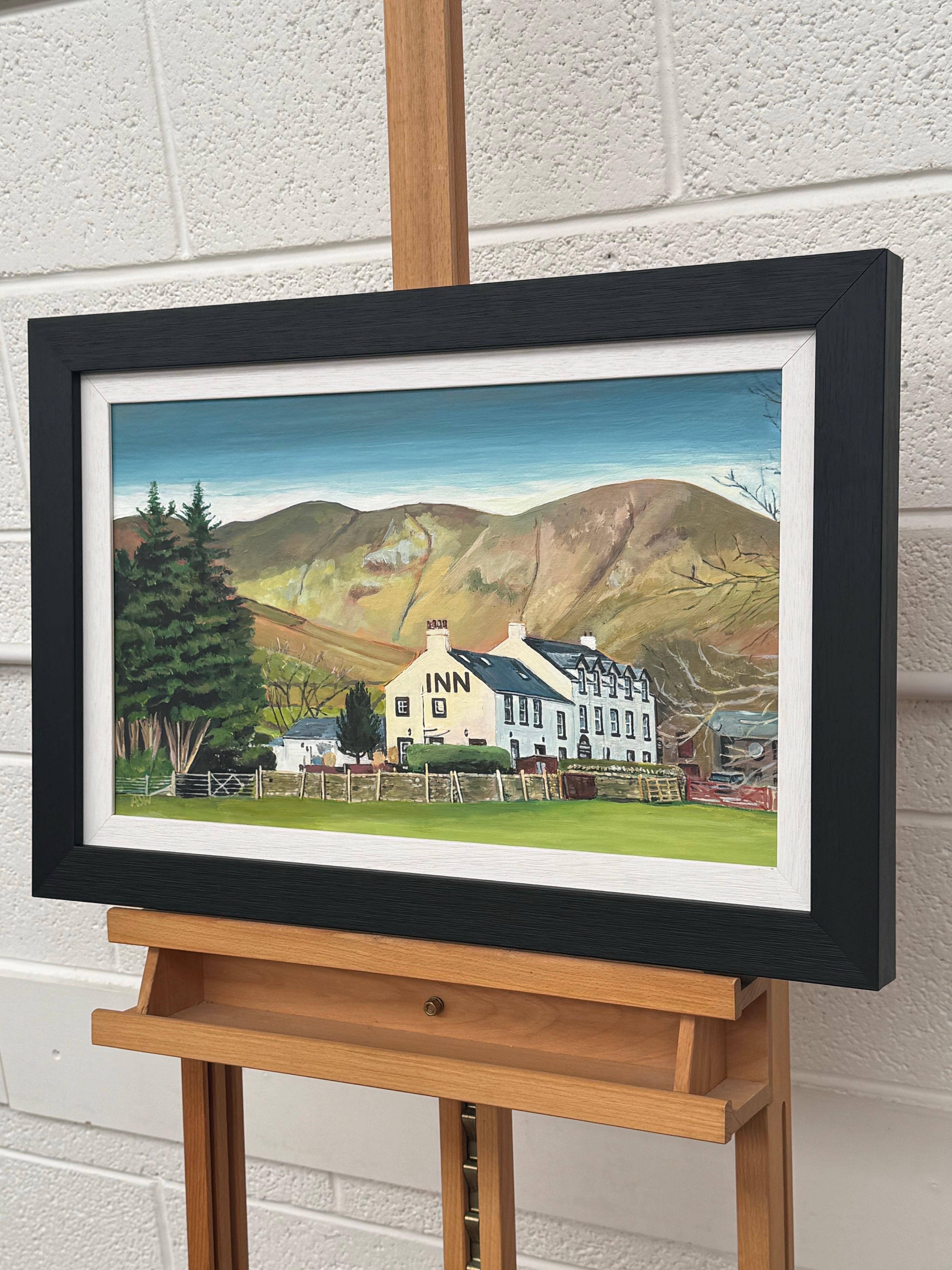 Quadro della locanda Wasdale Head nel Lake District in Inghilterra realizzato da un artista britannico - 2A - Figurative Painting Nero di Angela Wakefield
