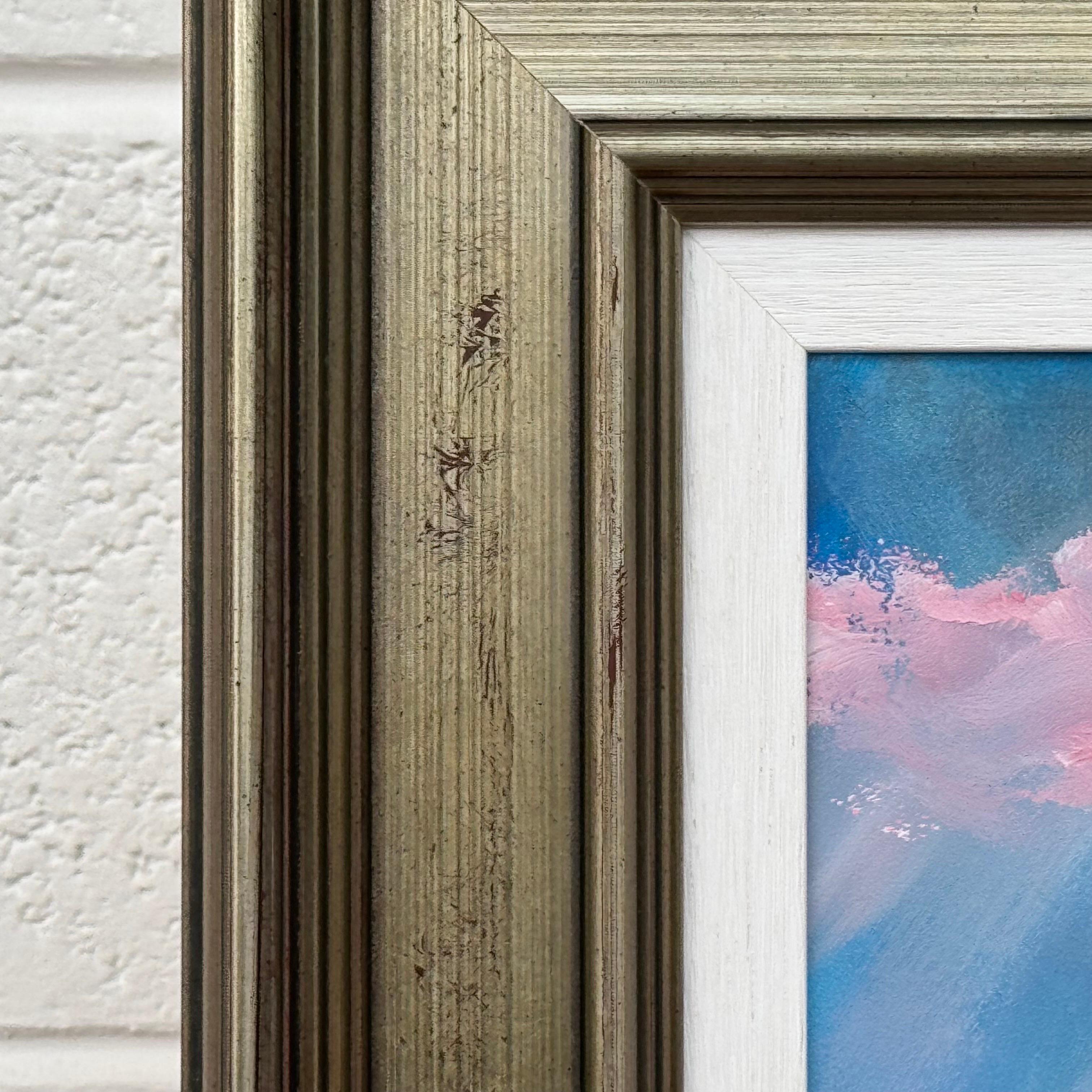 Arte astratta rosa, blu e bianca in una cornice di bronzo dell'artista britannico contemporaneo in vendita 9