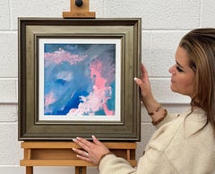 Pinke blau-weiße abstrakte Kunst in einem Bronzerahmen von Contemporary British Artist