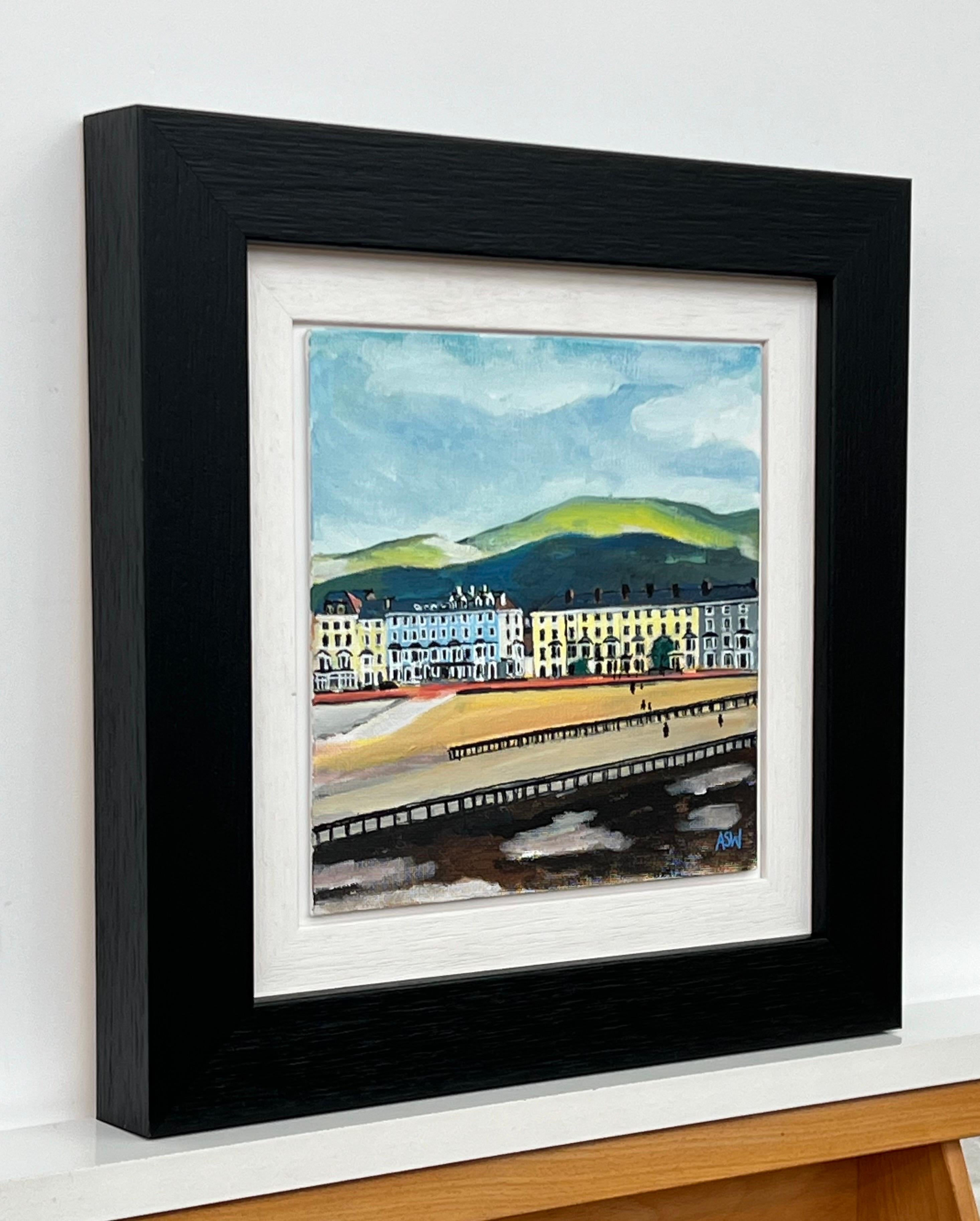 Pittura in miniatura della passeggiata sul mare Studio di un luogo di villeggiatura britannico vittoriano - Painting di Angela Wakefield