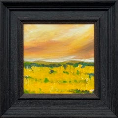 Lienzo Abstracto Pequeño con Campo Amarillo y Cielo Dorado de Artista Contemporáneo