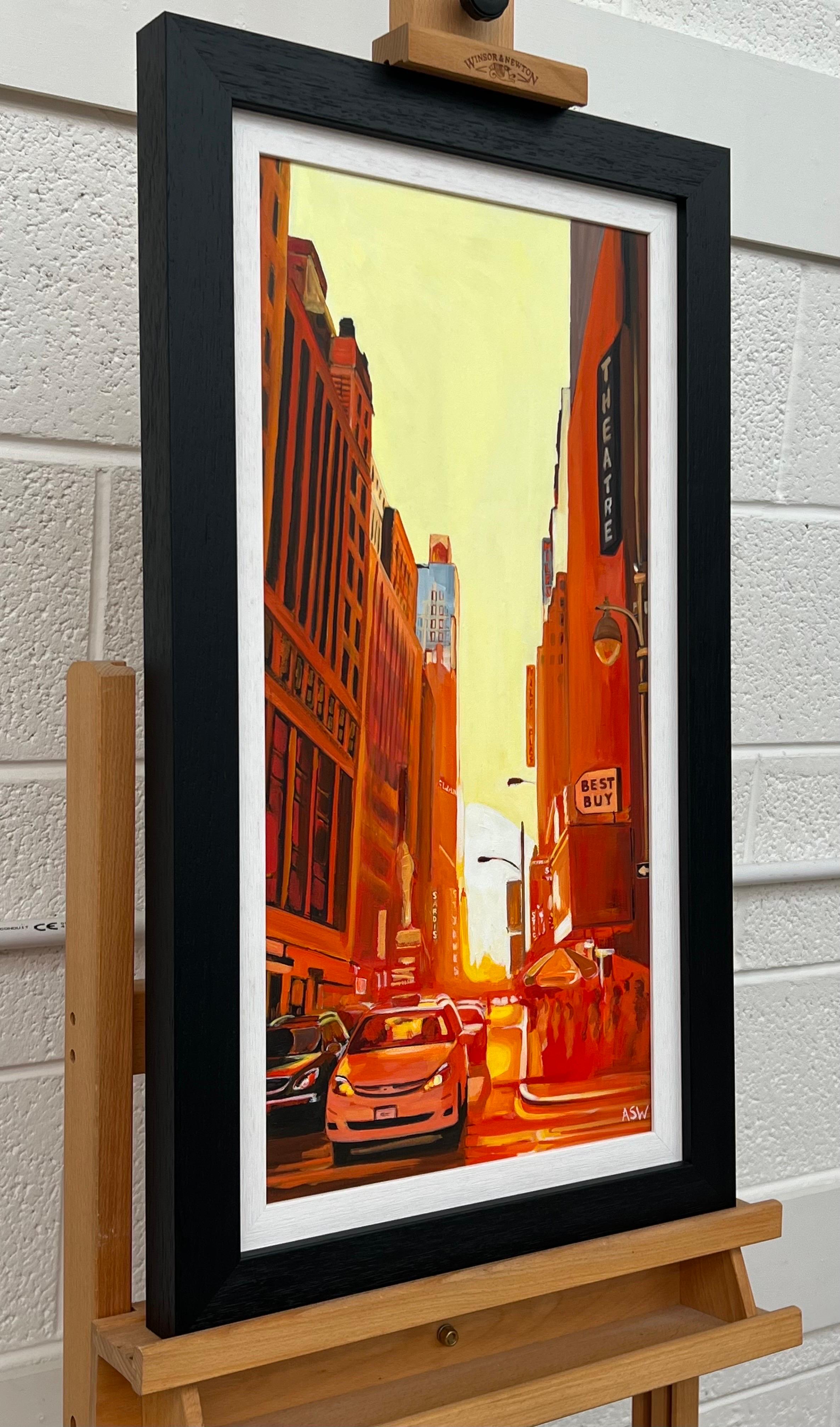 Street Scene in Manhattan Theatre District, New York City, bei Sonnenuntergang des britischen Künstlers – Painting von Angela Wakefield
