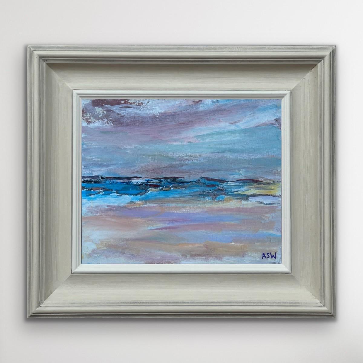 Mareas Tranquilas - Pasteles suaves y azules crean un paisaje marino tranquilo y atmosférico - Painting de Angela Wakefield