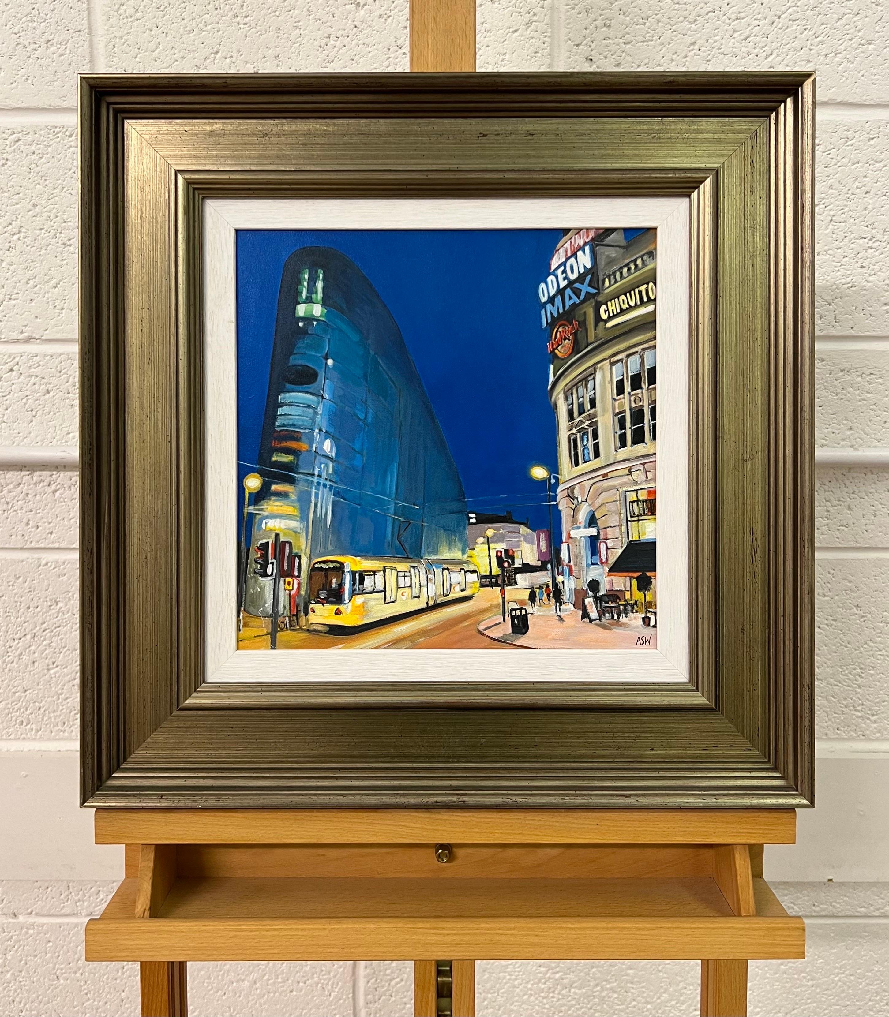 Urbis at Night in Manchester City par l'artiste contemporain d'un paysage urbain britannique - Contemporain Painting par Angela Wakefield