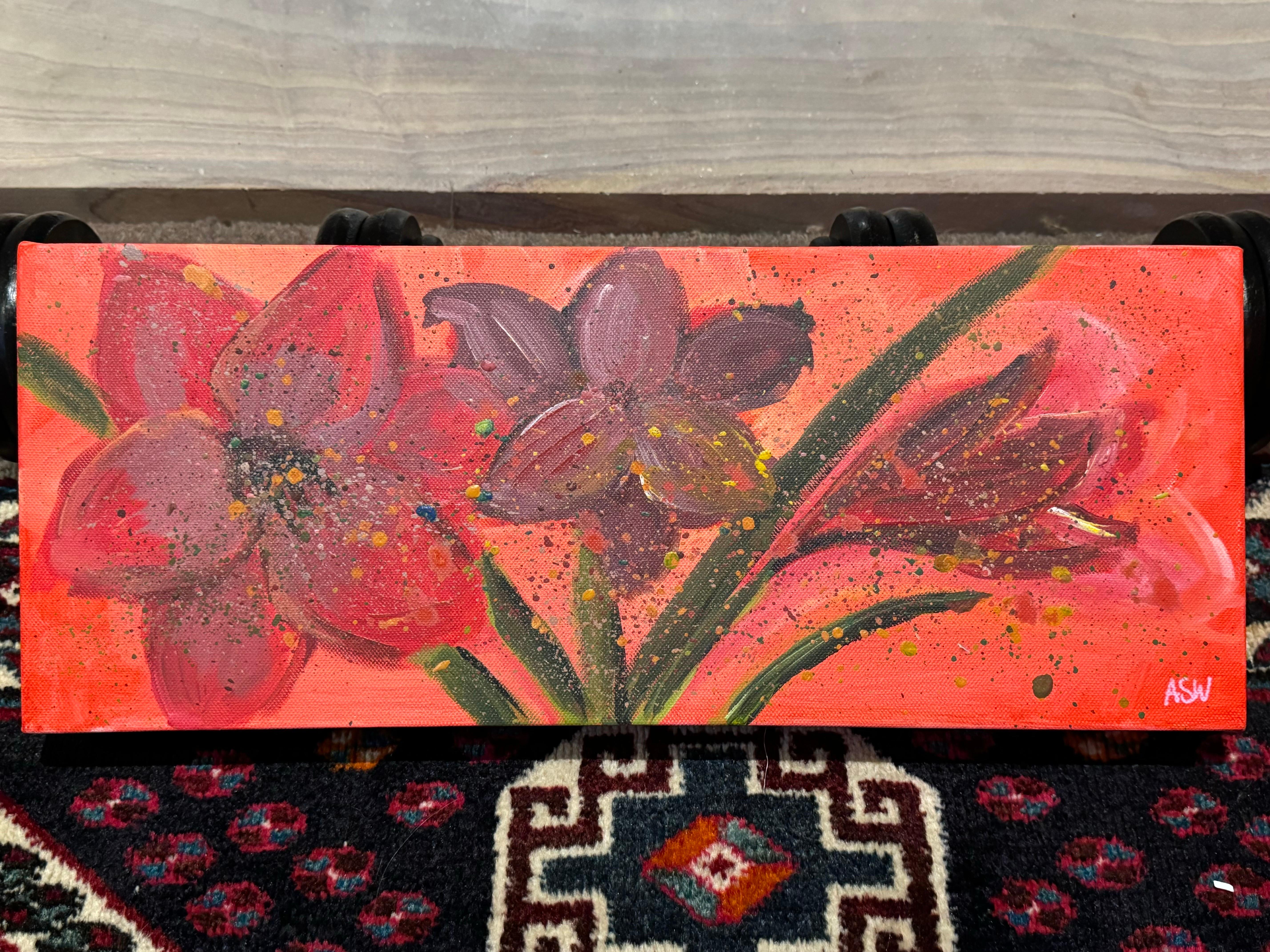 Vibranti fiori rossi astratti con spruzzi di verde e giallo su tela di cofanetto - Abstract Painting Arancia di Angela Wakefield