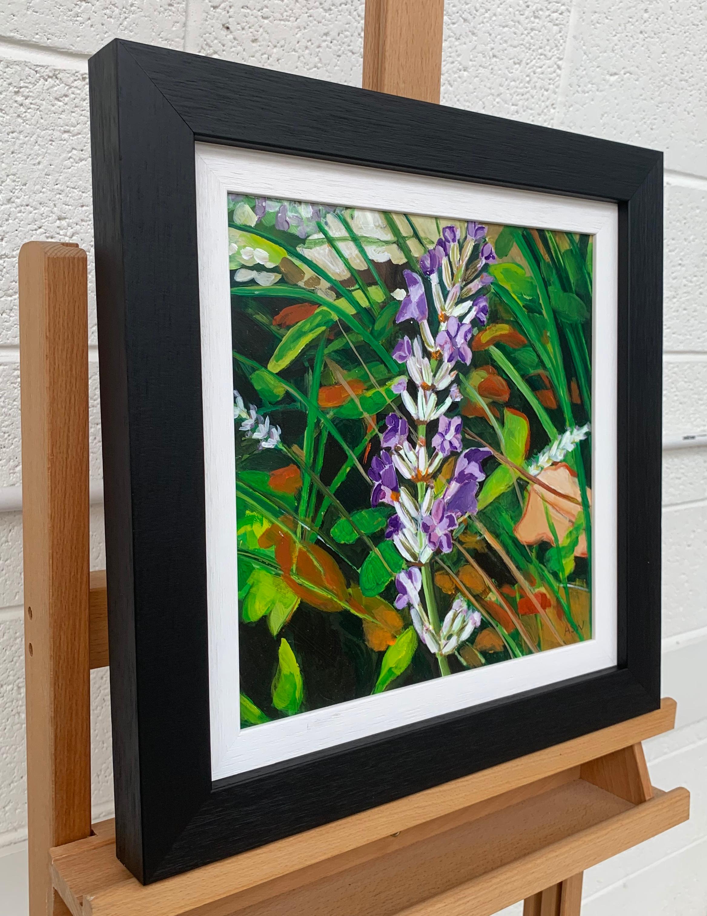 Wildblumen in englischem Landhaus, farbenfrohes Gemälde des britischen Künstlers – Painting von Angela Wakefield