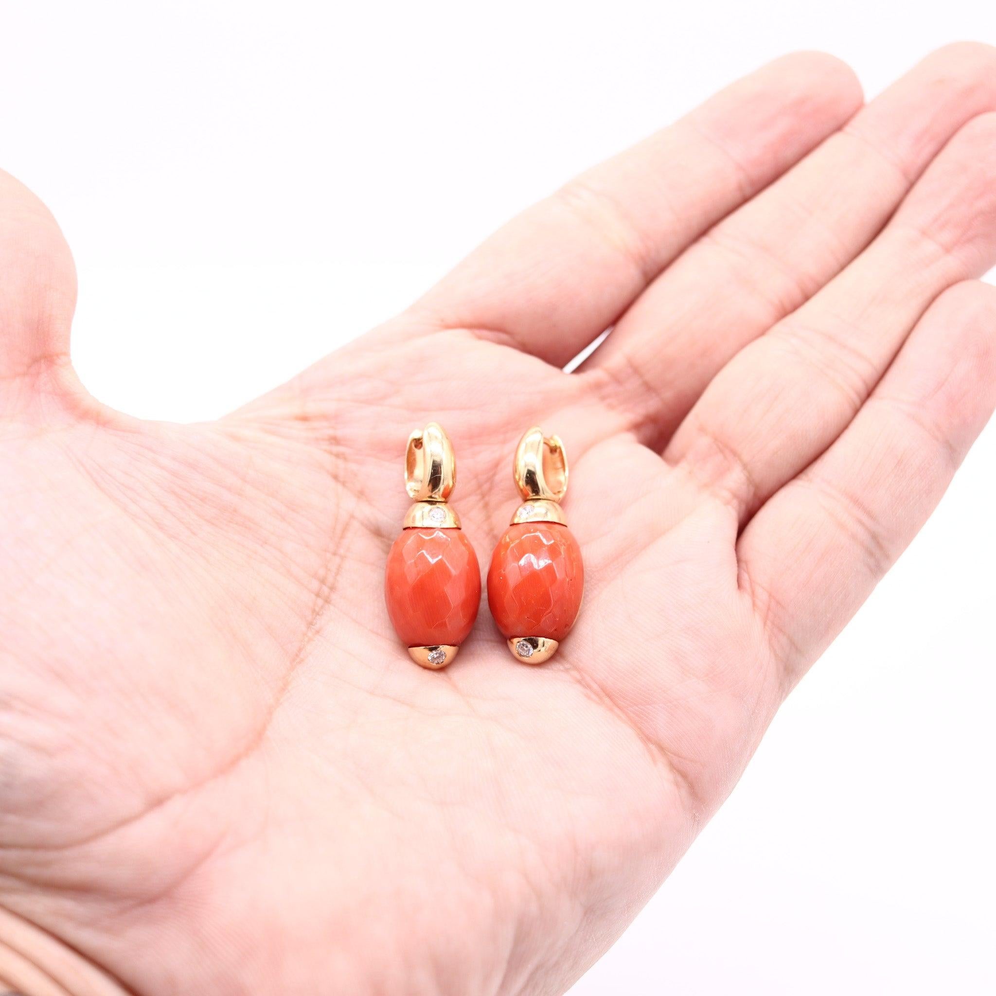 ANGELETTI ROMA Ohrringe aus 18 Karat Gold mit Diamanten und Korallen, baumelnd im Angebot 2