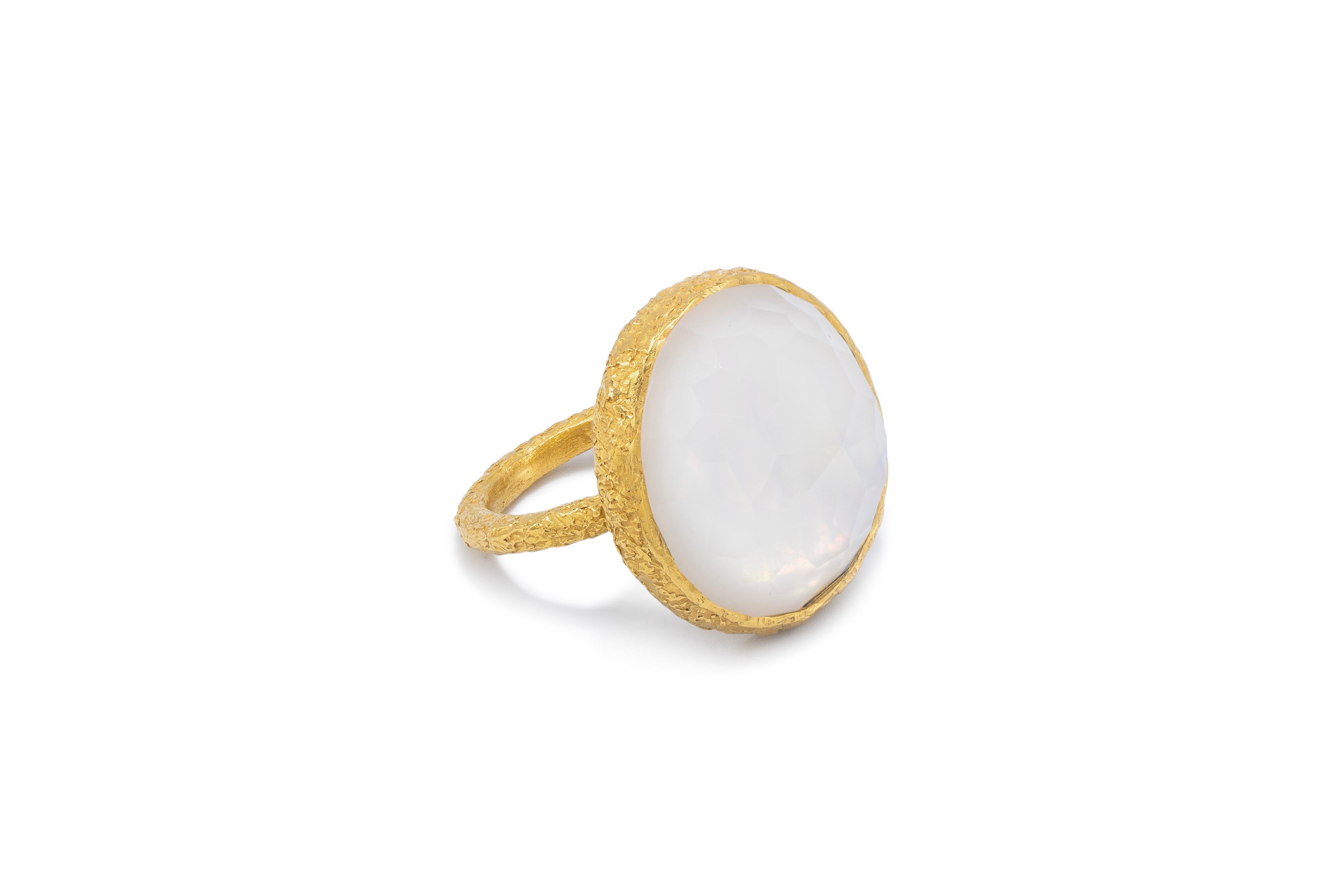 Angelic Cocktailring aus 22 Karat Gold mit Perlen und Kristall, von Tagili (Kunsthandwerker*in) im Angebot