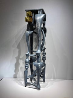 Angelic, Tisch/Sockel, gefundenes Holz und verschiedene Materialien, bemalt