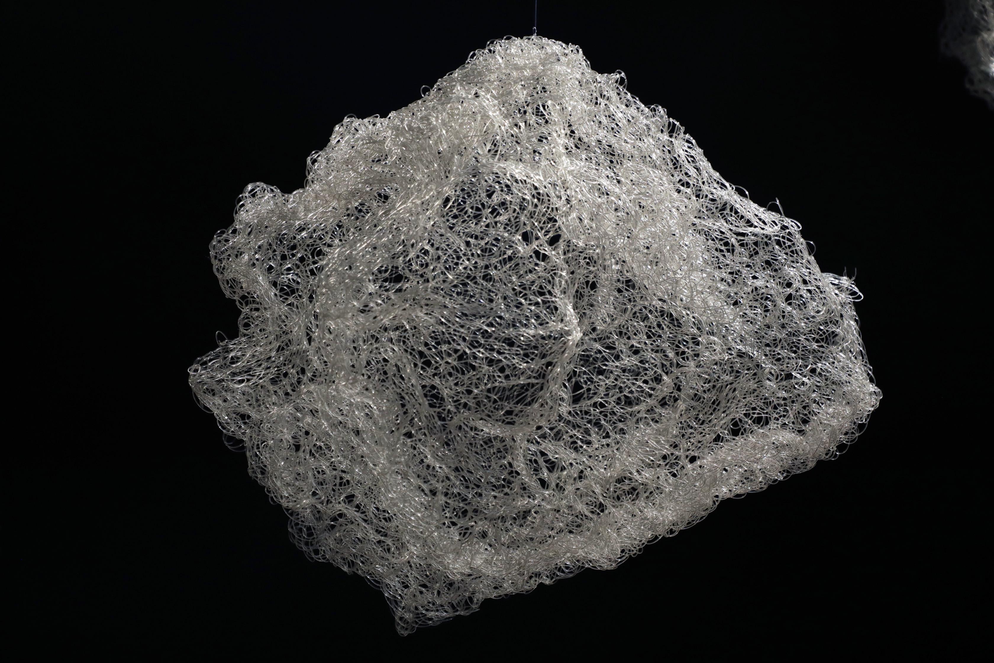 Angelica Bergamini Still-Life Sculpture – Textilfaser-Skulptur: Wolken