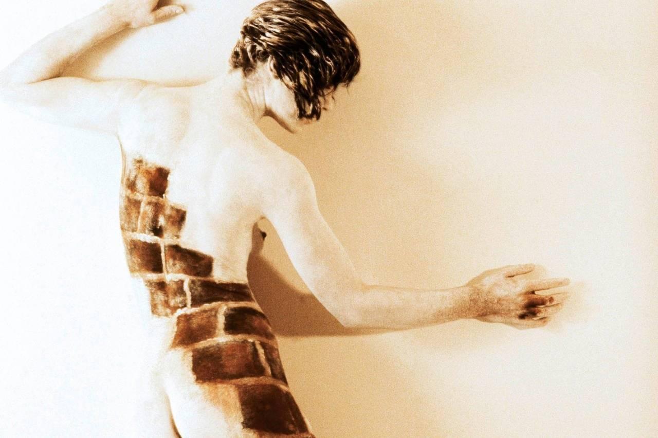 Wand - • # 1 von 3 - • 120 cm x 90 cm (Weiß), Nude Photograph, von Angelika Buettner