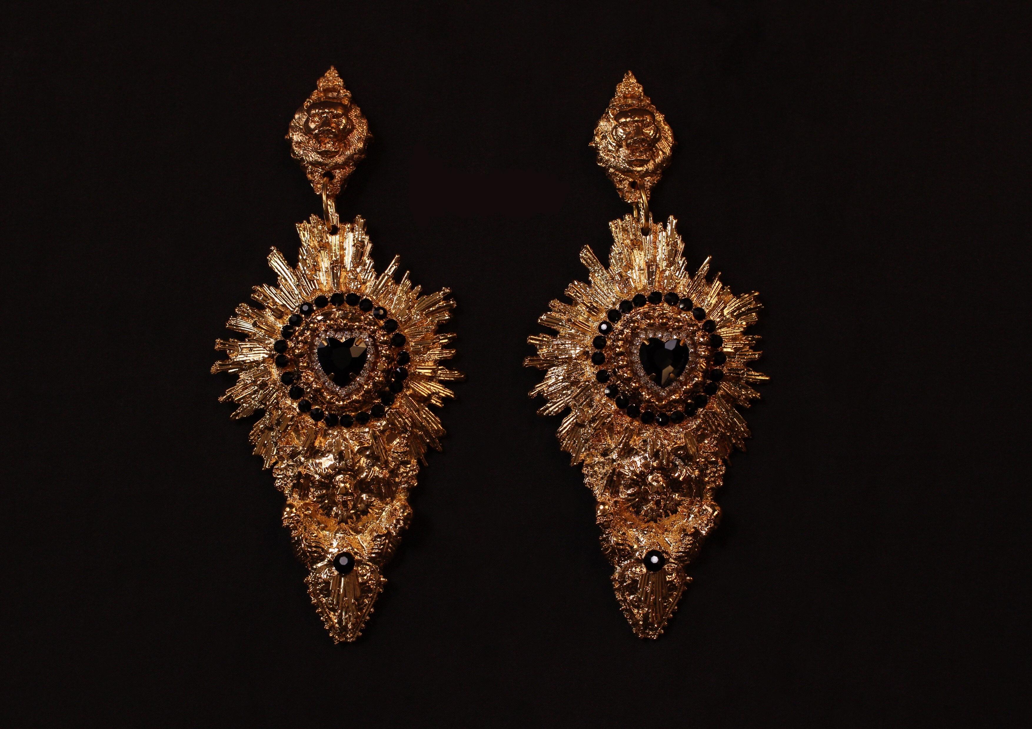 Orecchini Devotion: Eleganza gotica scolpita a mano in argento sterile In condizioni Nuovo in vendita a Fleet, GB