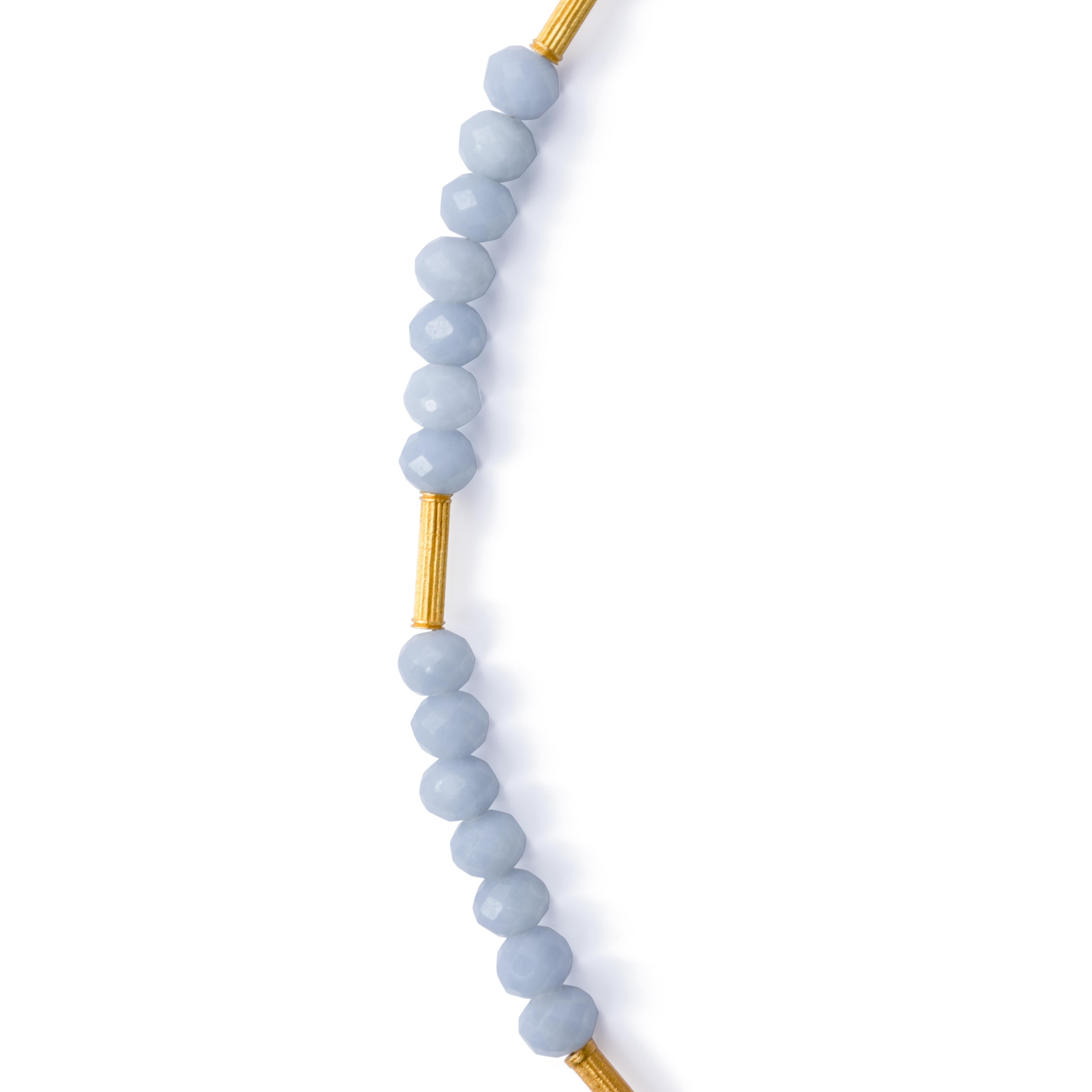 Questa delizia è una testimonianza di eterna raffinatezza. Sentiti senza tempo ed elegante con questo pezzo, realizzato per esaltare la tua innata bellezza e il tuo fascino.

	-	16