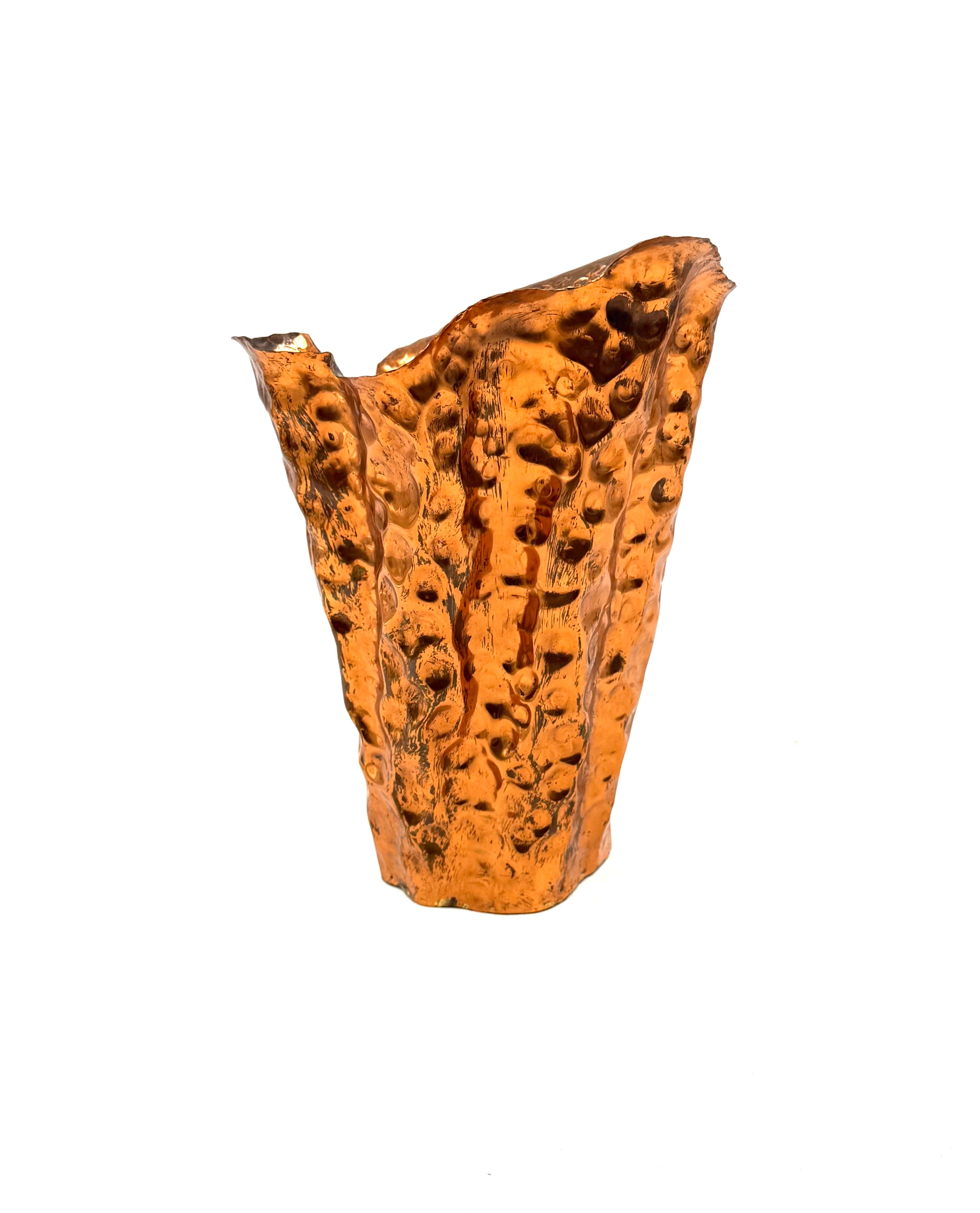 Angelo Bragalini, Mid-century copper vase, Bologna Italy 1960s For Sale 3