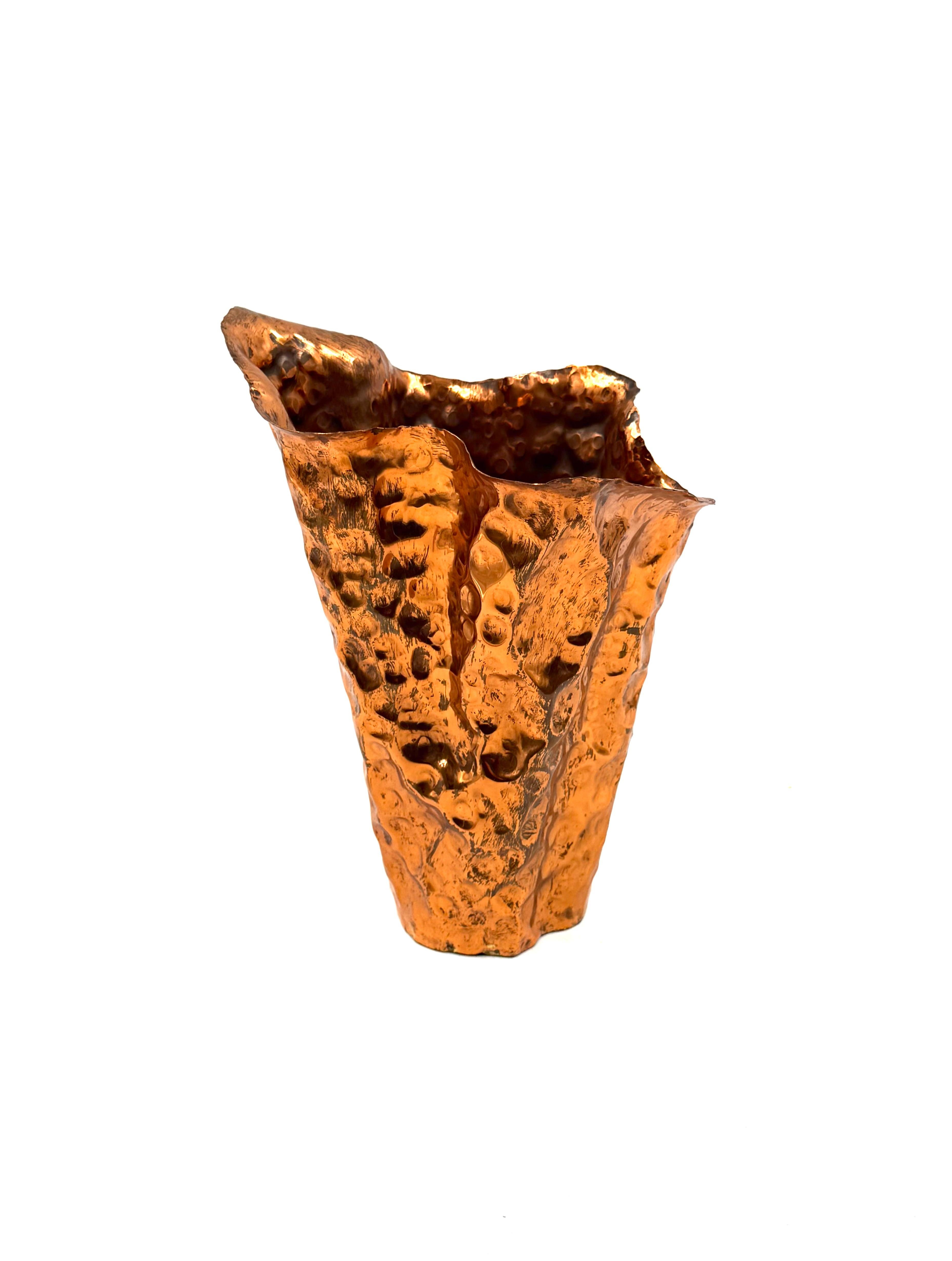 Angelo Bragalini, Mid-century copper vase, Bologna Italy 1960s For Sale 8