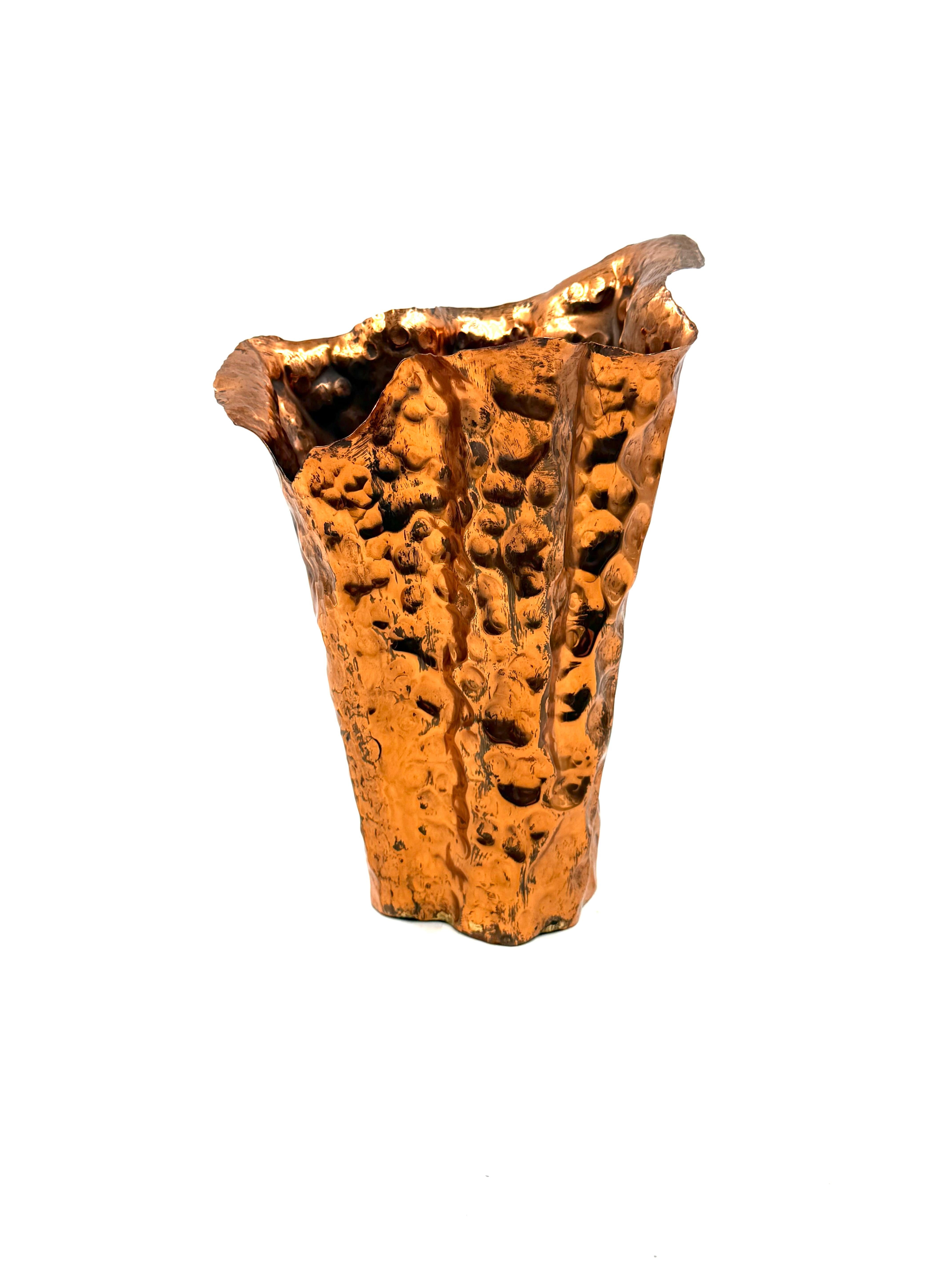 Copper Angelo Bragalini, Mid-century copper vase, Bologna Italy 1960s For Sale