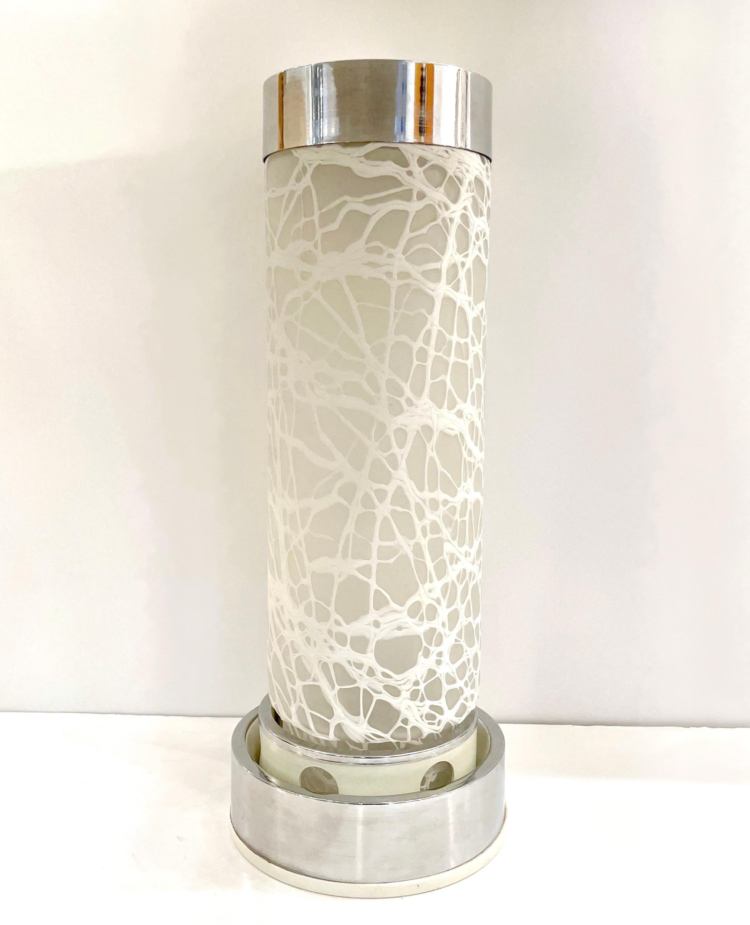 Angelo Brotto 1960er Esperia Vintage-Lampe aus weißem Muranoglas mit röhrenförmigem Fassung (Chrom) im Angebot