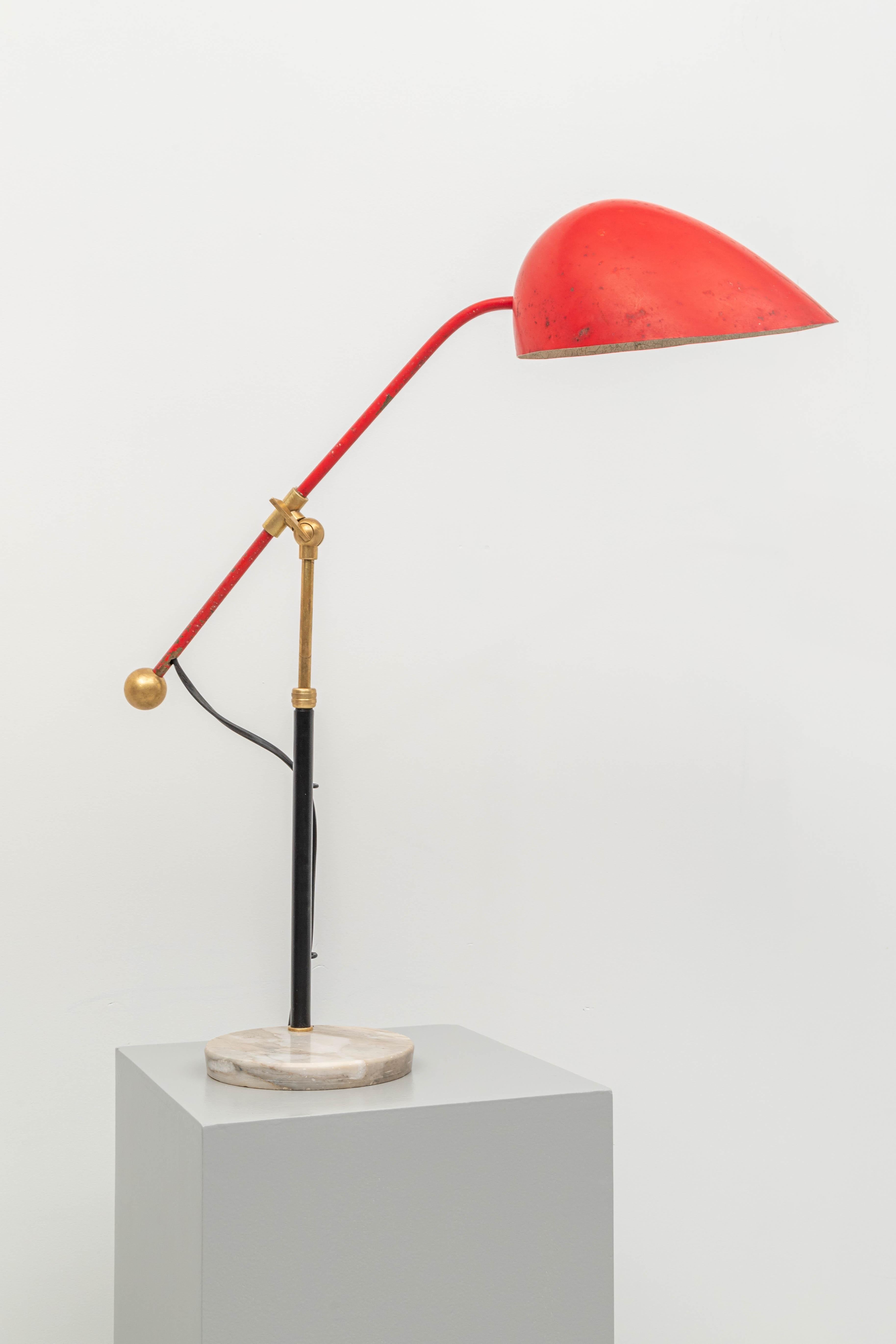 Probably the best combination ever: Marble, brass and metal, especially if the metal is red and black and the Marble white. And most important: all in their original colours. A collectors item so to say....

Famous 5023 Tablelamp bij Angelo Brotto