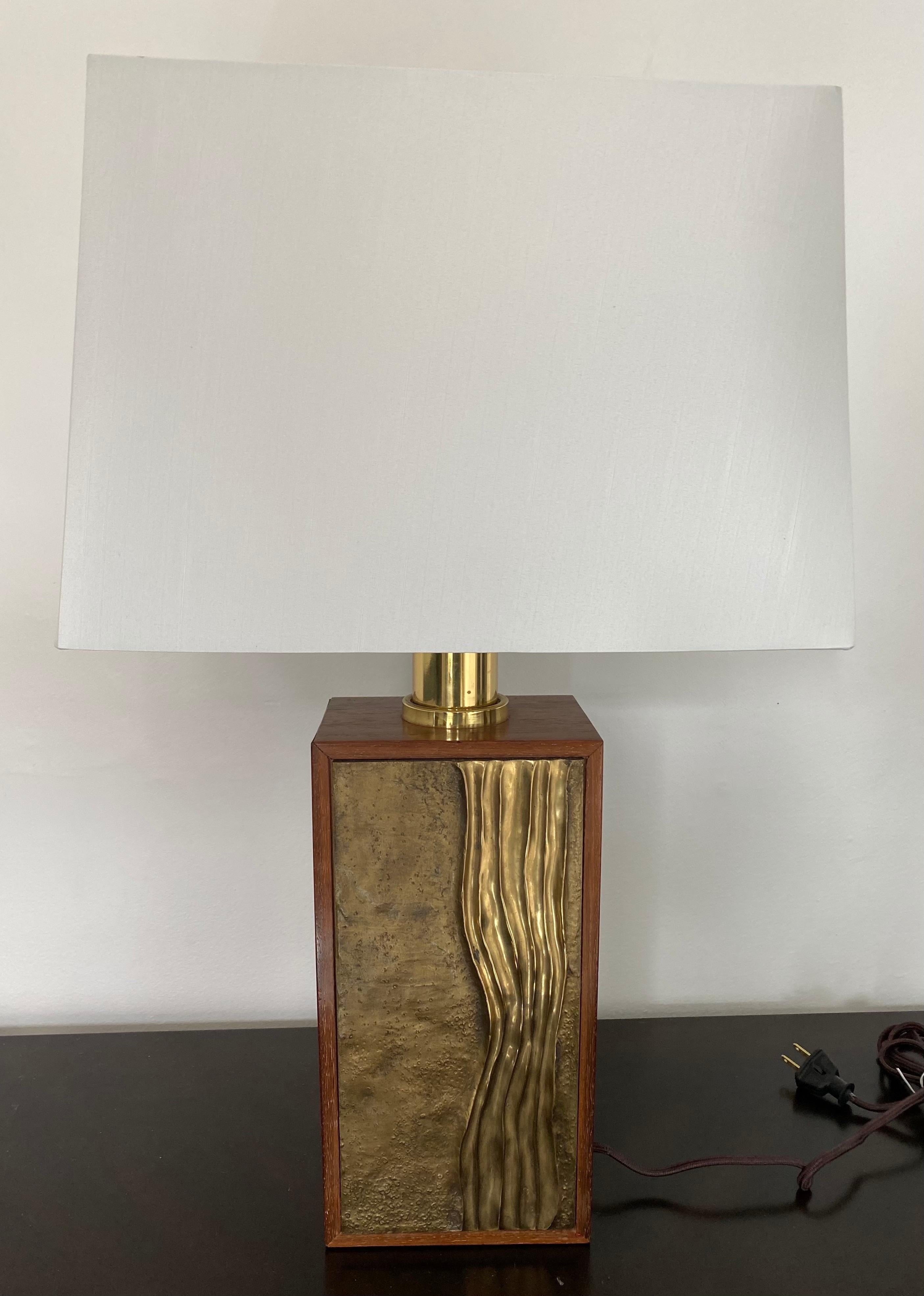 A handsome single table lamp in sculpted heavy bronze in a cerused oak vase and polished brass fittings. The bronze decoration is the same on both sides. Angelo Brotto for Esperia. Newly rewired.
