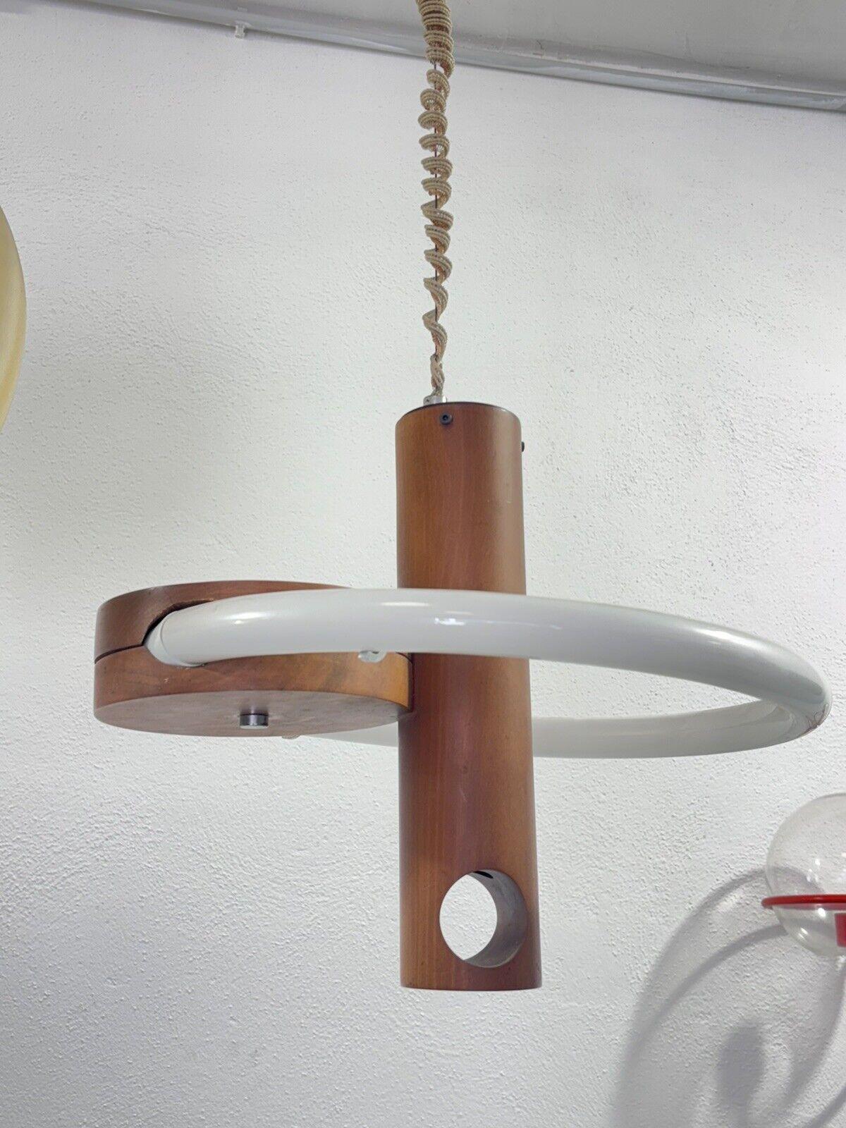 Angelo Brotto Esperia Lampada A Sospensione Design Modernariato 1960’s.

Struttura in legno con neon

L’articolo è in buone condizioni conservative, non vi è alcun difetto estetico o strutturale importante da segnalare, solo lievi ed ovvi segni del
