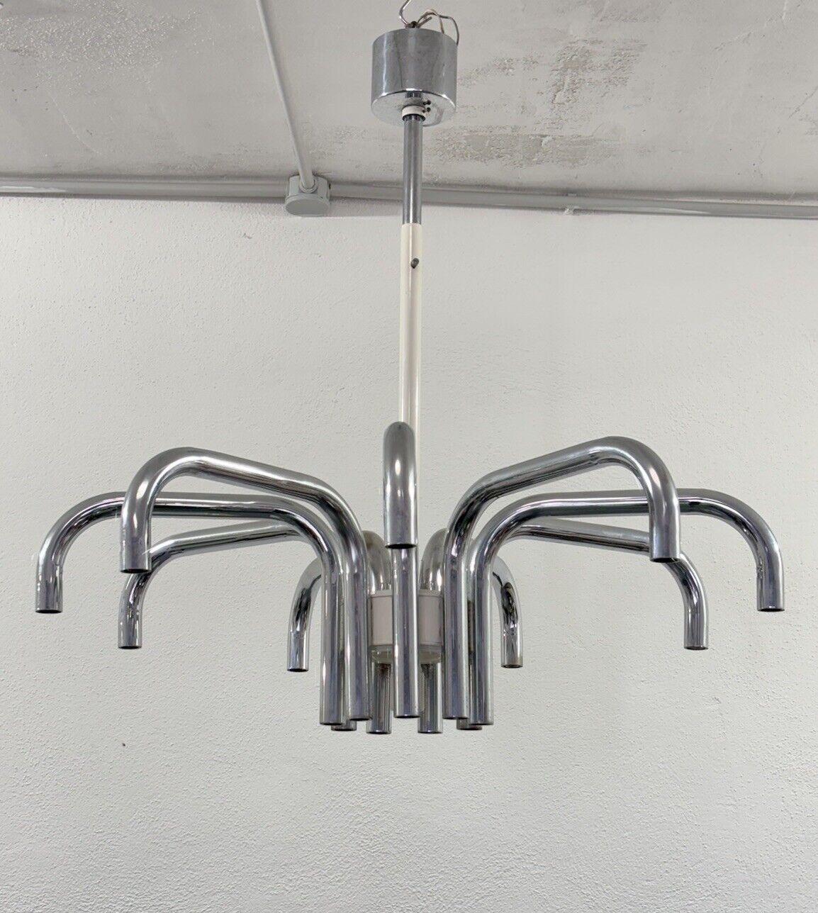Angelo Brotto Esperia Lights Chandelier 19 Lights Modern Design.

Structure entièrement en acier tubulaire chromé.

L'article est en très bon état de conservation, il n'y a pas de défauts esthétiques ou structurels majeurs à signaler, seulement des