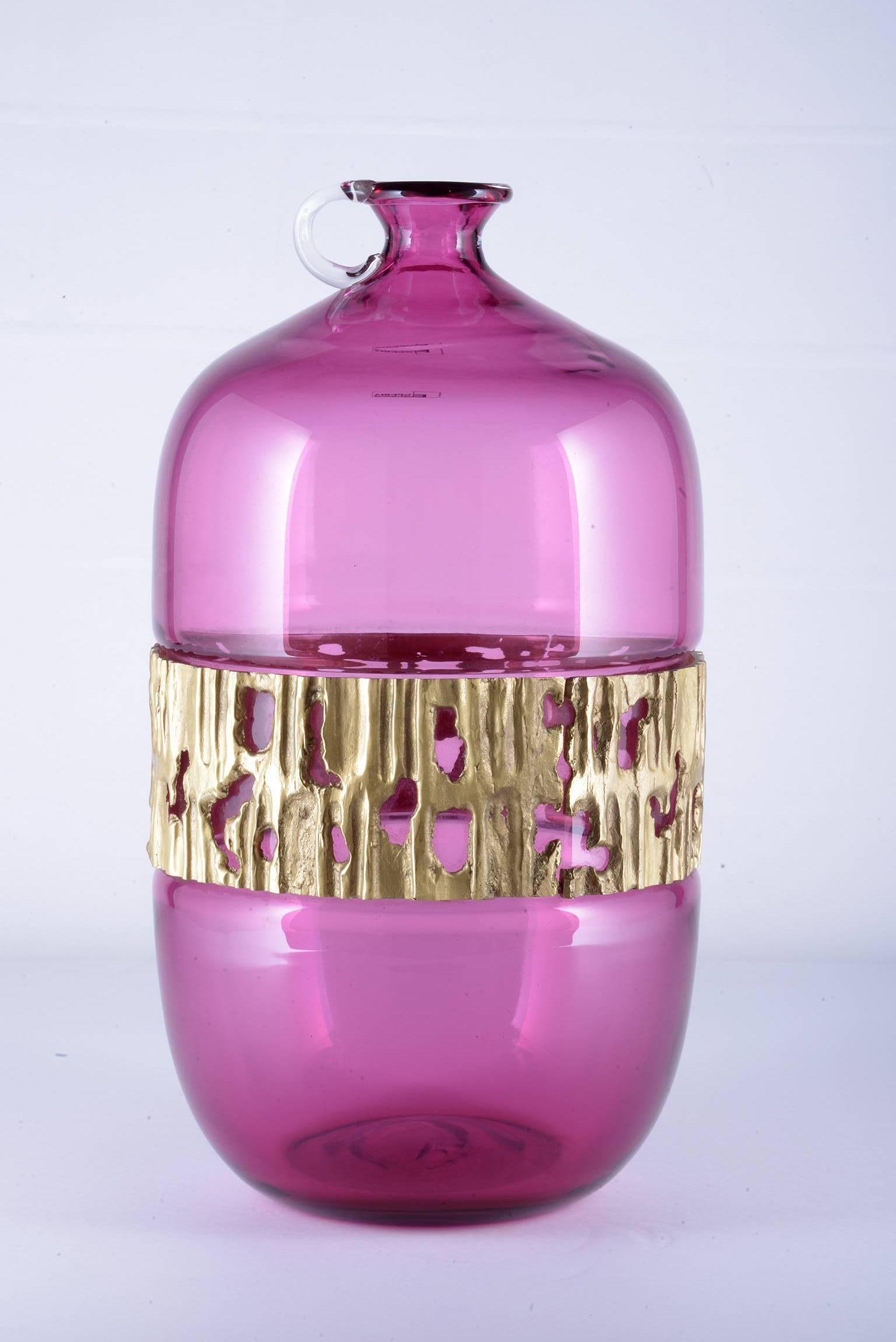 1970s blown amethyist color glass decorated with encased cust gold bronze.
Signed Brotto on the bronze and original Esperia label on the glass.
Italy Mid-Century Modern Brutalist.