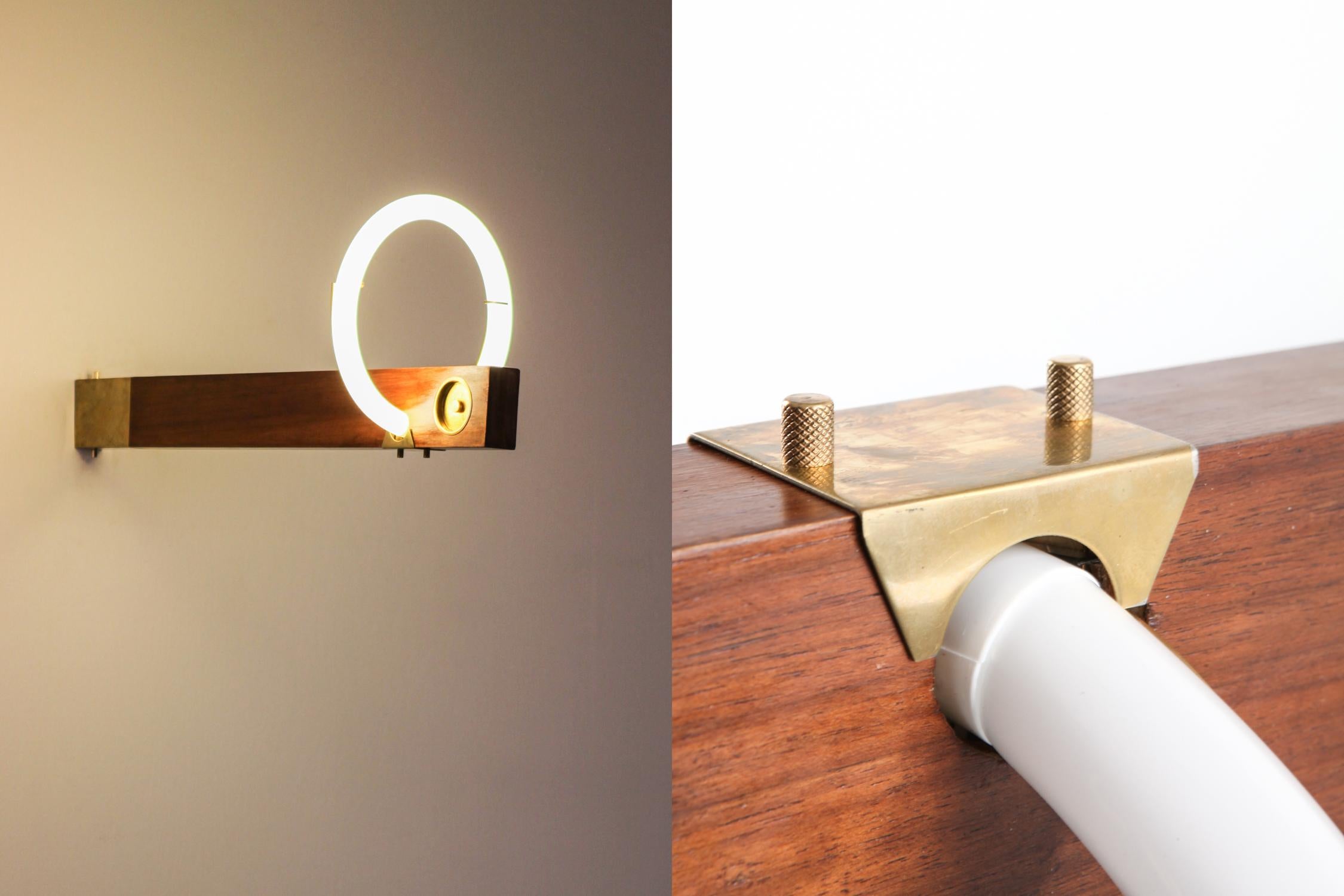 Wood Angelo Brotto neon wall light in walnut and brass For Sale
